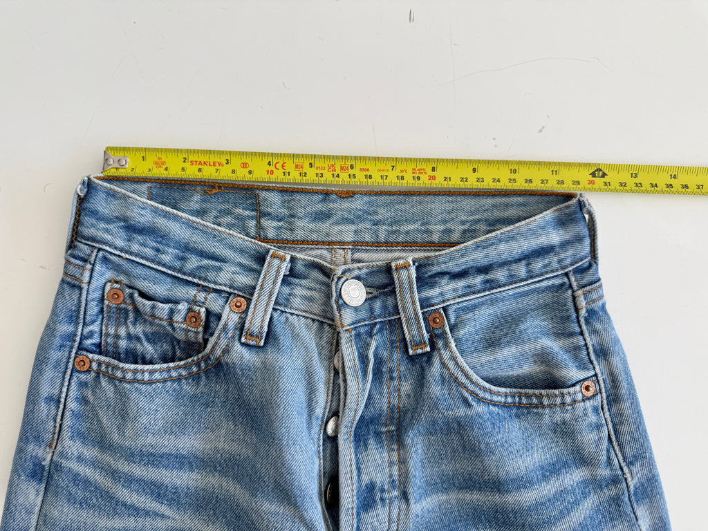 Soft W23 L29 vintage Levis 501 22-24” measured waist medium faded whisker blue 501s 90s