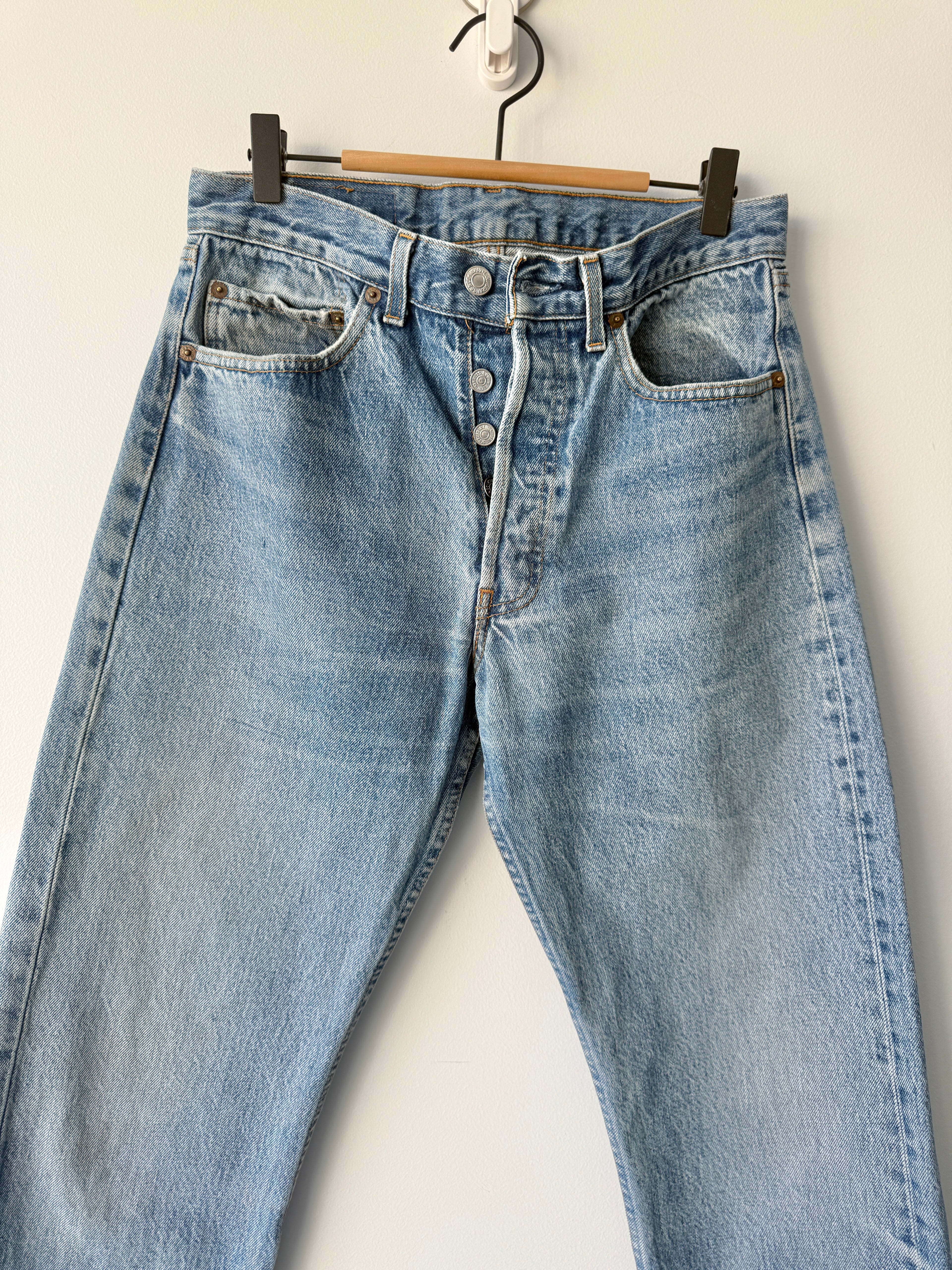 W29 L34 vintage Levis 501 28-29” measured medium faded blue 80s Levi’s 501s