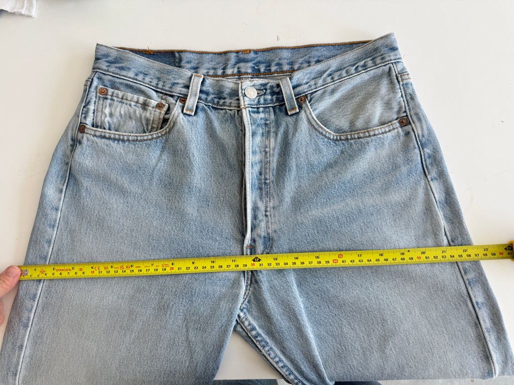 W31 L28 vintage Levis 501 light blue 30/31” measured waist 501s 90s USA