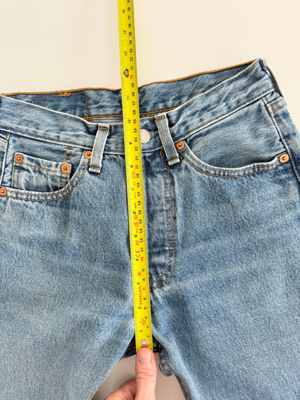 W24 L30 vintage Levis 501 23-24” medium blue 90s Levi’s 501s