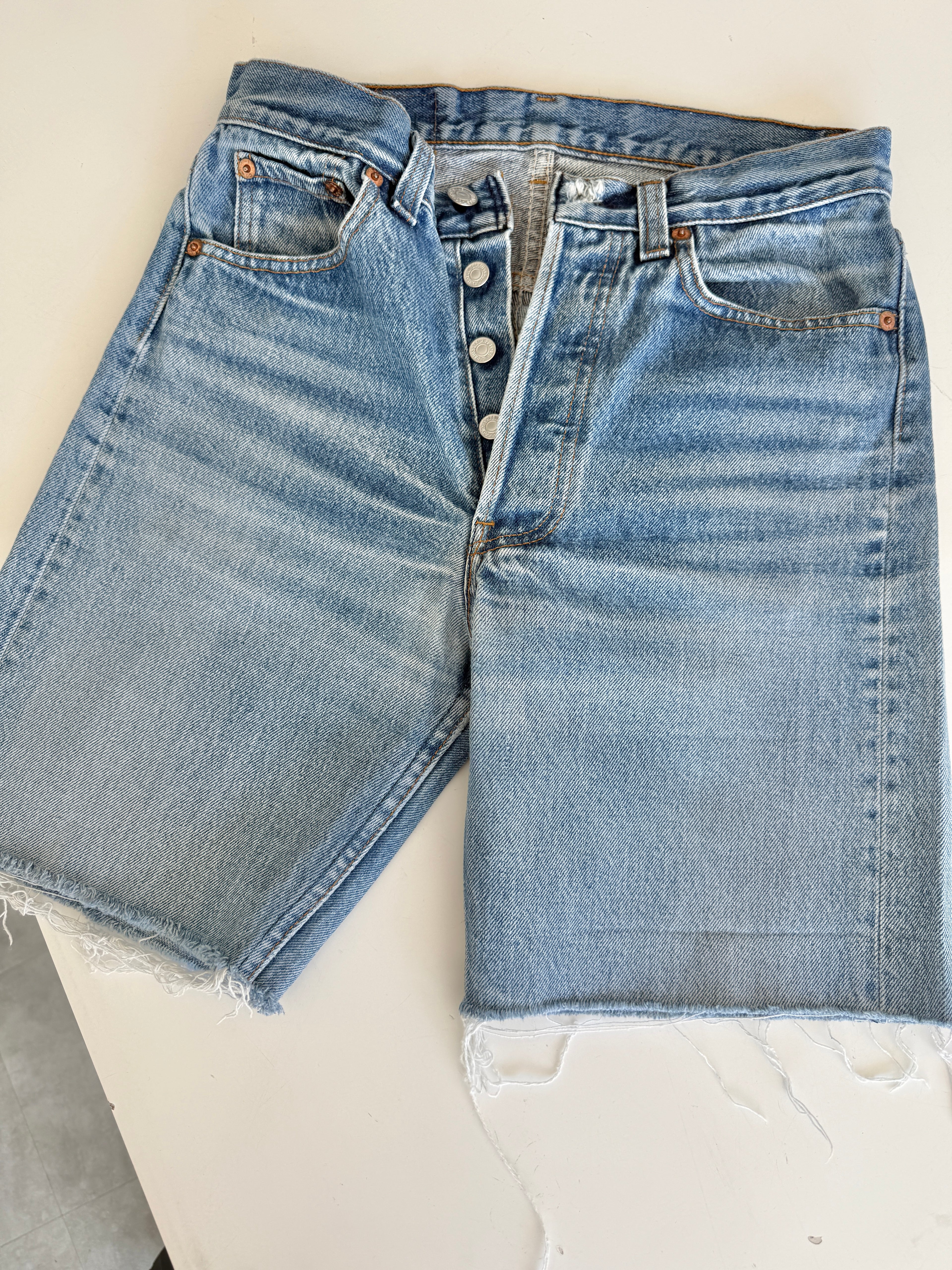 W27 L32 vintage Levis 501 shorts 26/27” dark faded blue Levi’s 501s USA early 90s