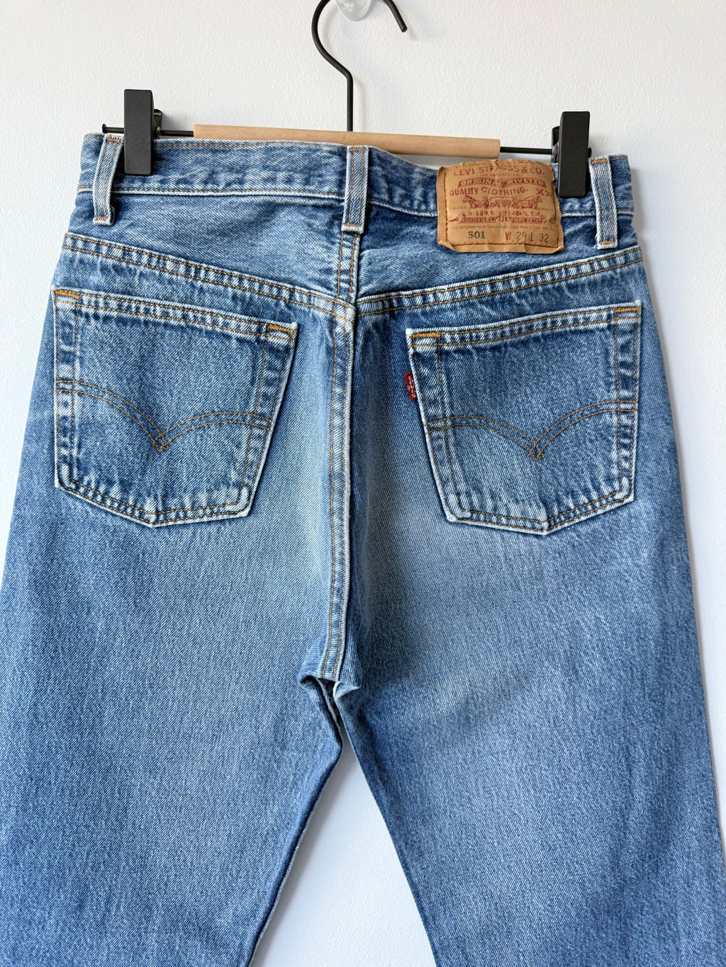 W27 L31 vintage Levis 501 dark faded blue 26/27” measured waist 90s USA levis 501s