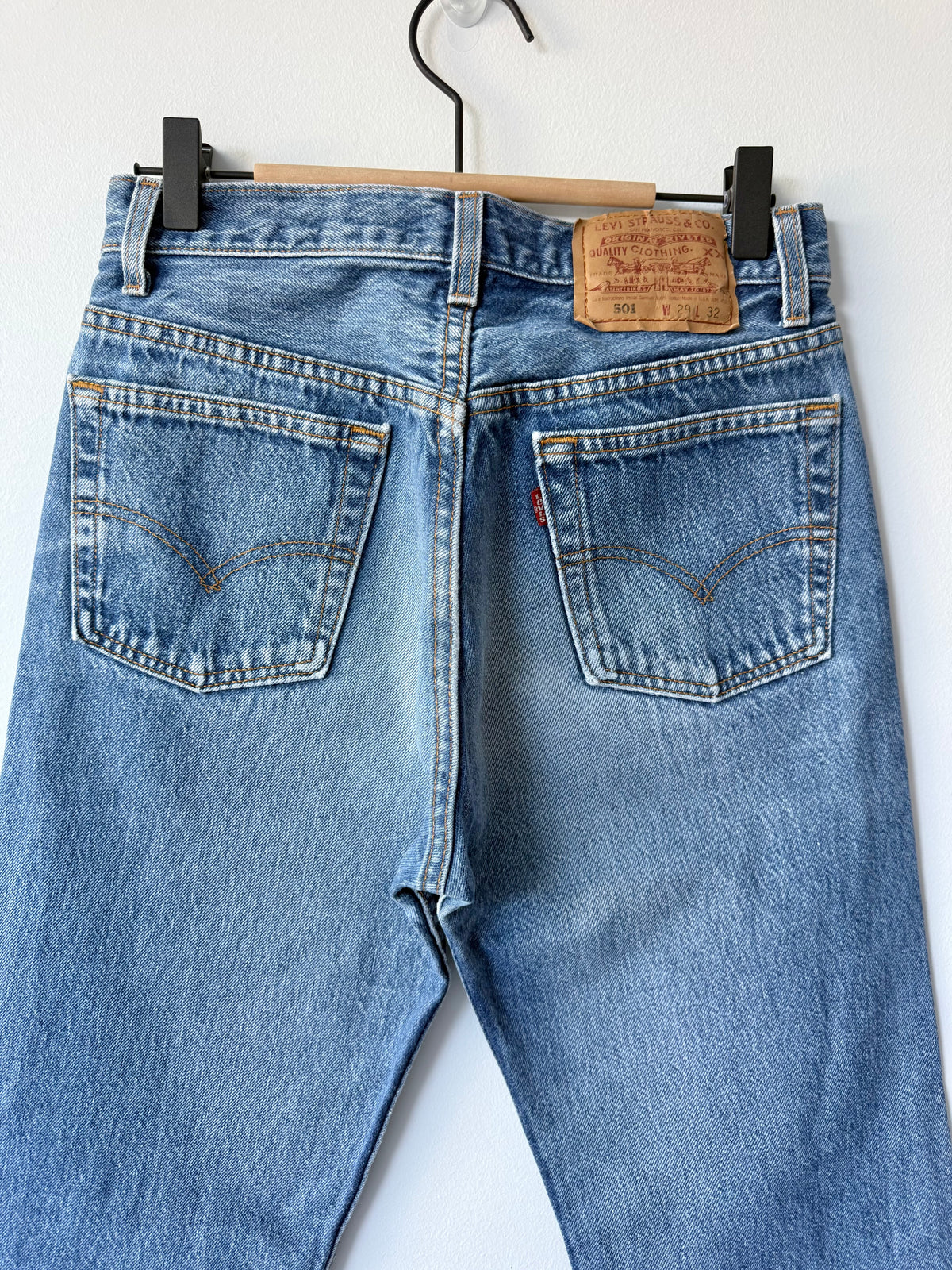 W27 L31 vintage Levis 501 dark faded blue 26/27” measured waist 90s USA levis 501s