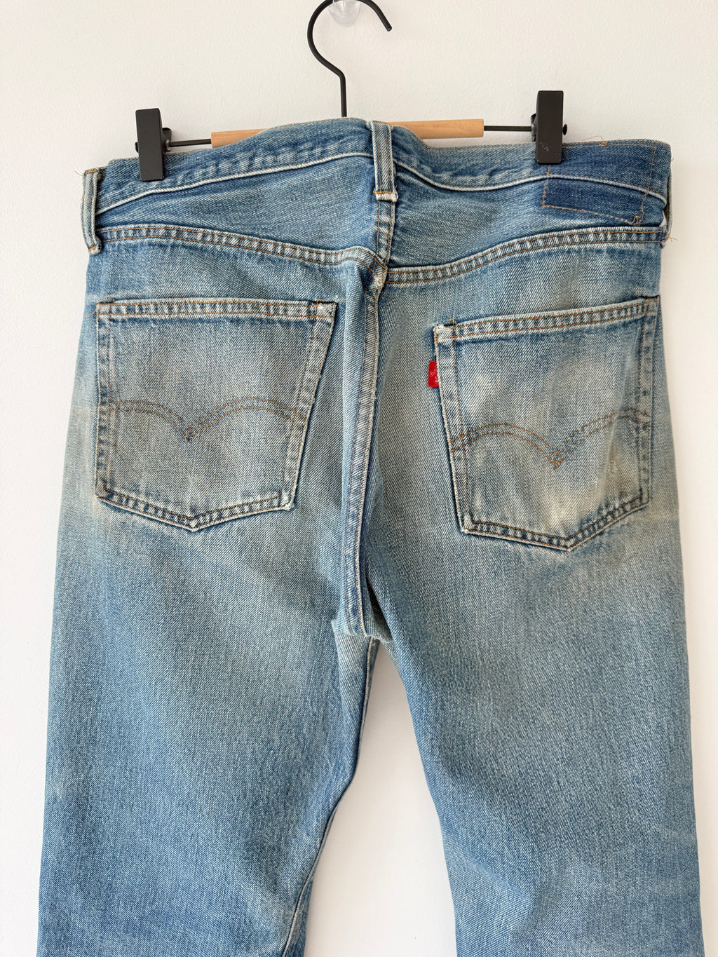 Selvedge soft W34 L28 vintage Levis 501xx 32/34” measured waist light faded blue USA 70s  501 selvedge