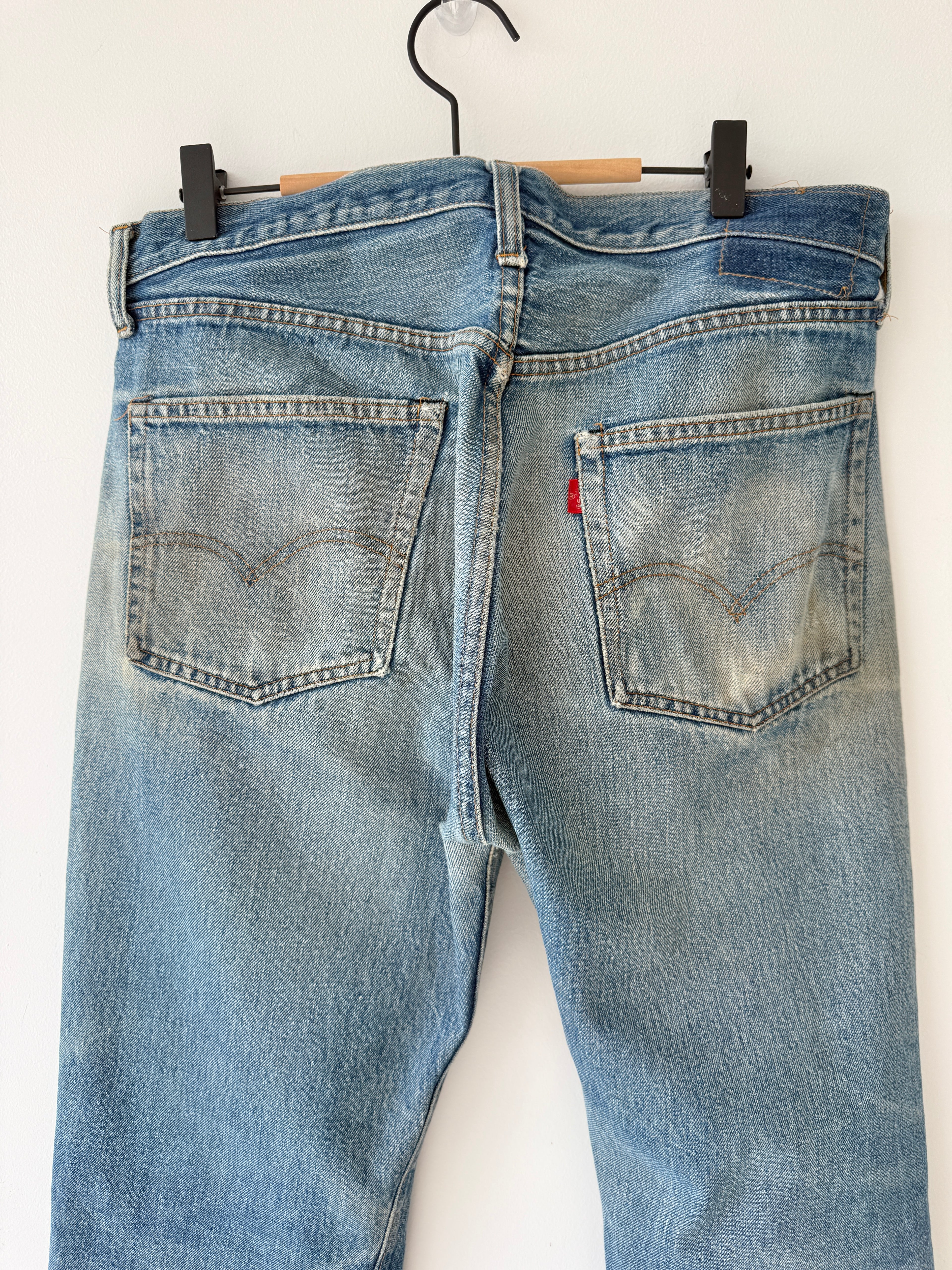 Selvedge soft W34 L28 vintage Levis 501xx 32/34” measured waist light faded blue USA 70s  501 selvedge
