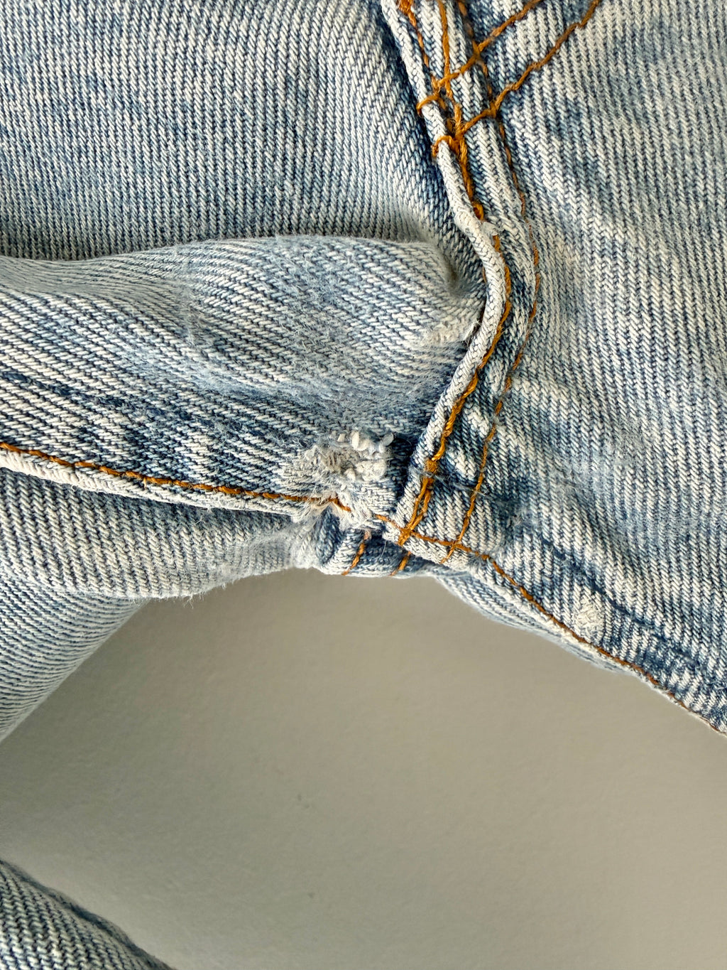 W34 L31 vintage Levis 501 light blue faded  33/34” measured waist 90s 501s