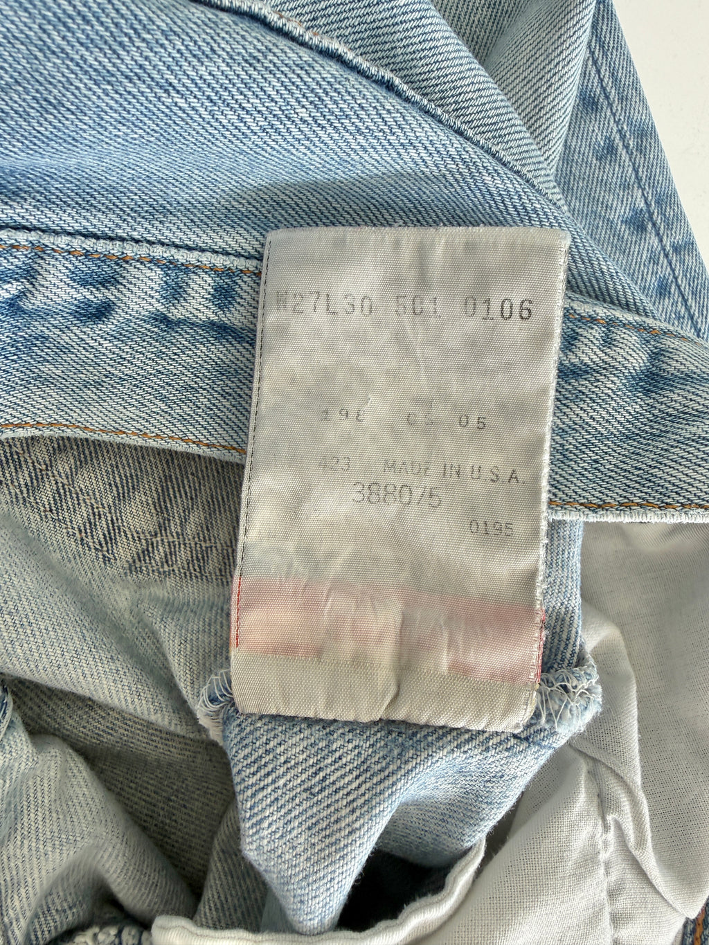 Soft W25 L29 vintage Levis 501 24/25” measured waist light blue 501s made in 90s USA