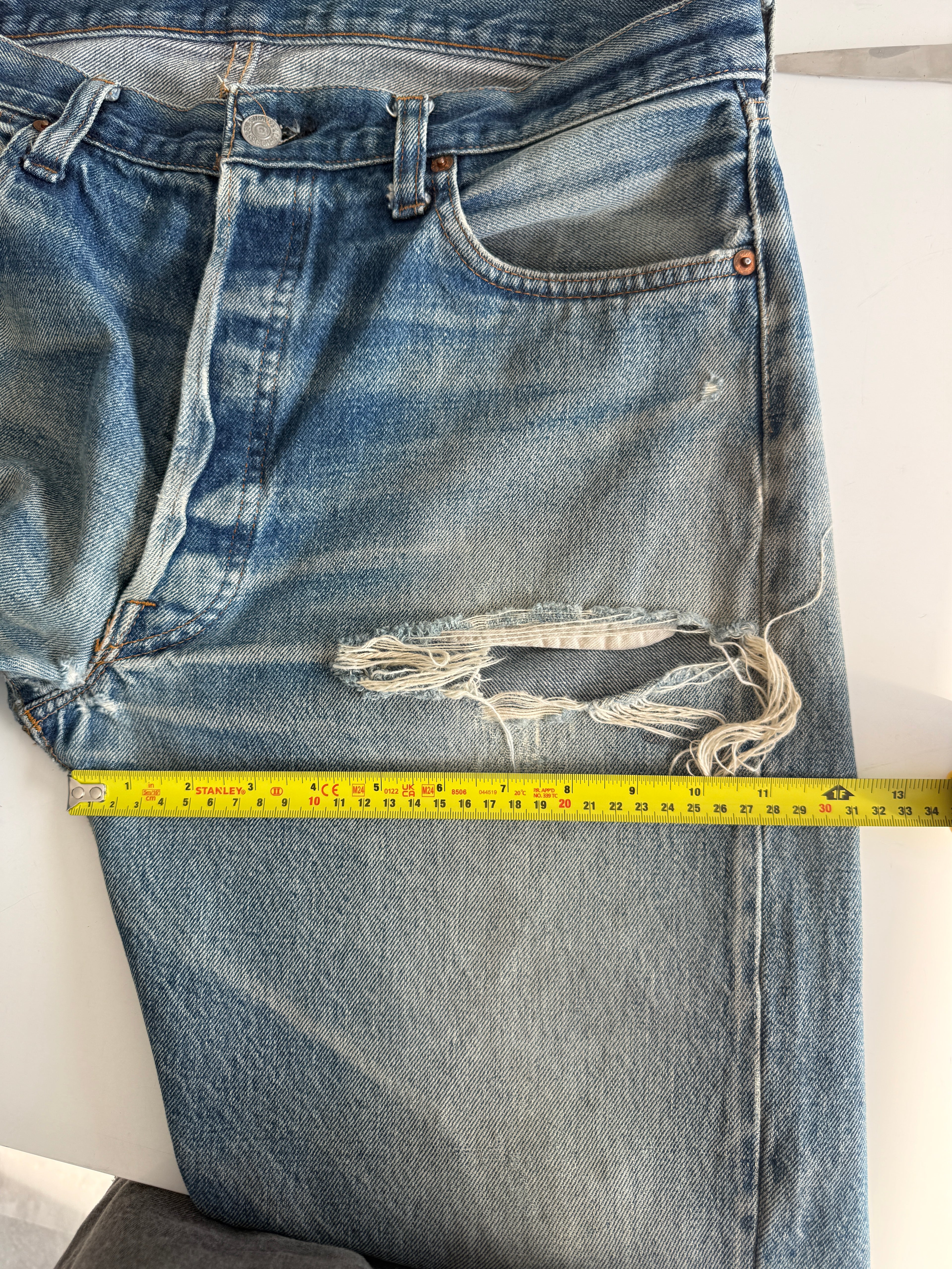 Selvedge soft W34 L28 vintage Levis 501xx 32/34” measured waist light faded blue USA 70s  501 selvedge