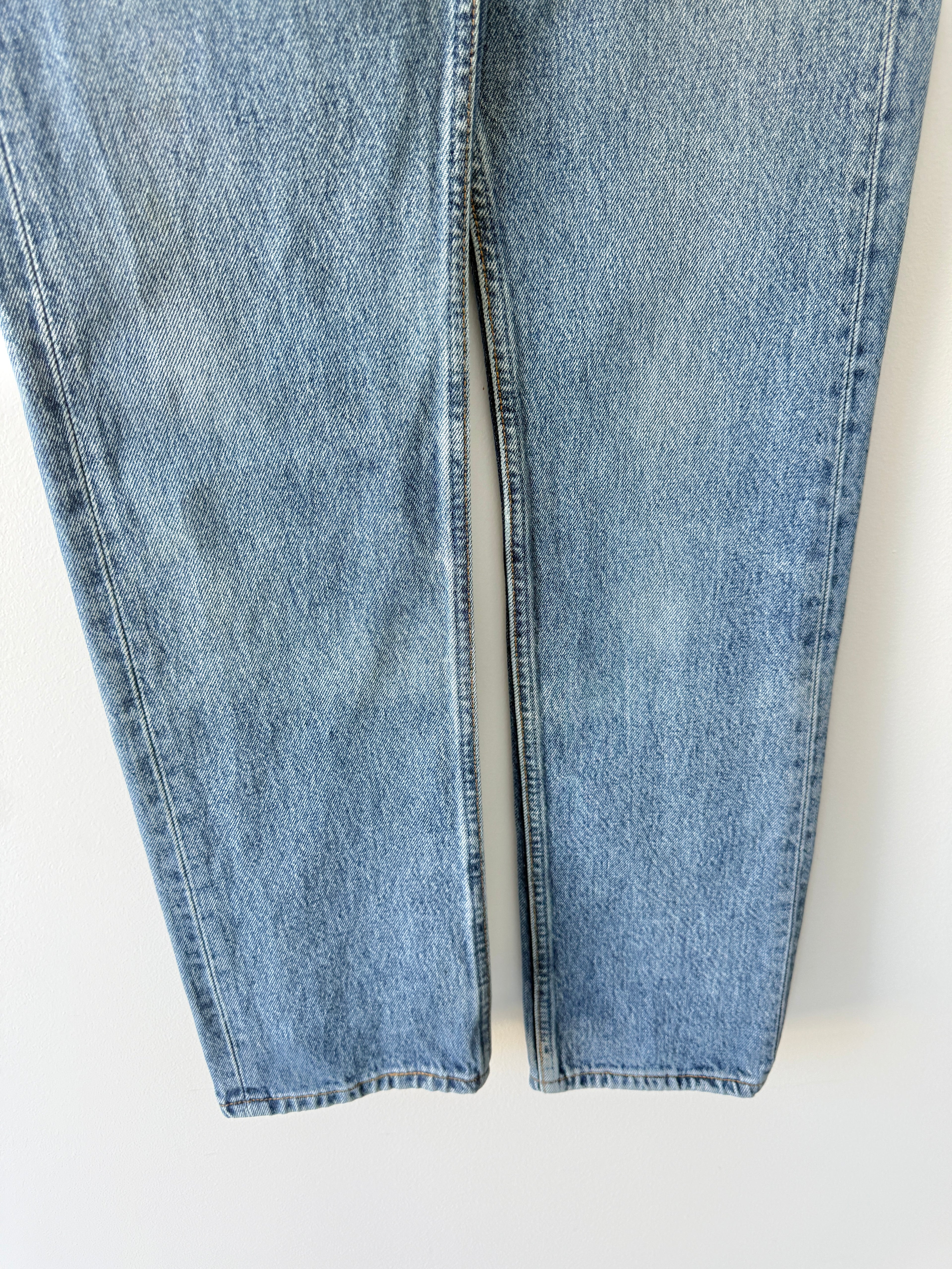 W23 L31 vintage Levis 501 23” measured waist medium darker blue 501s Y2K