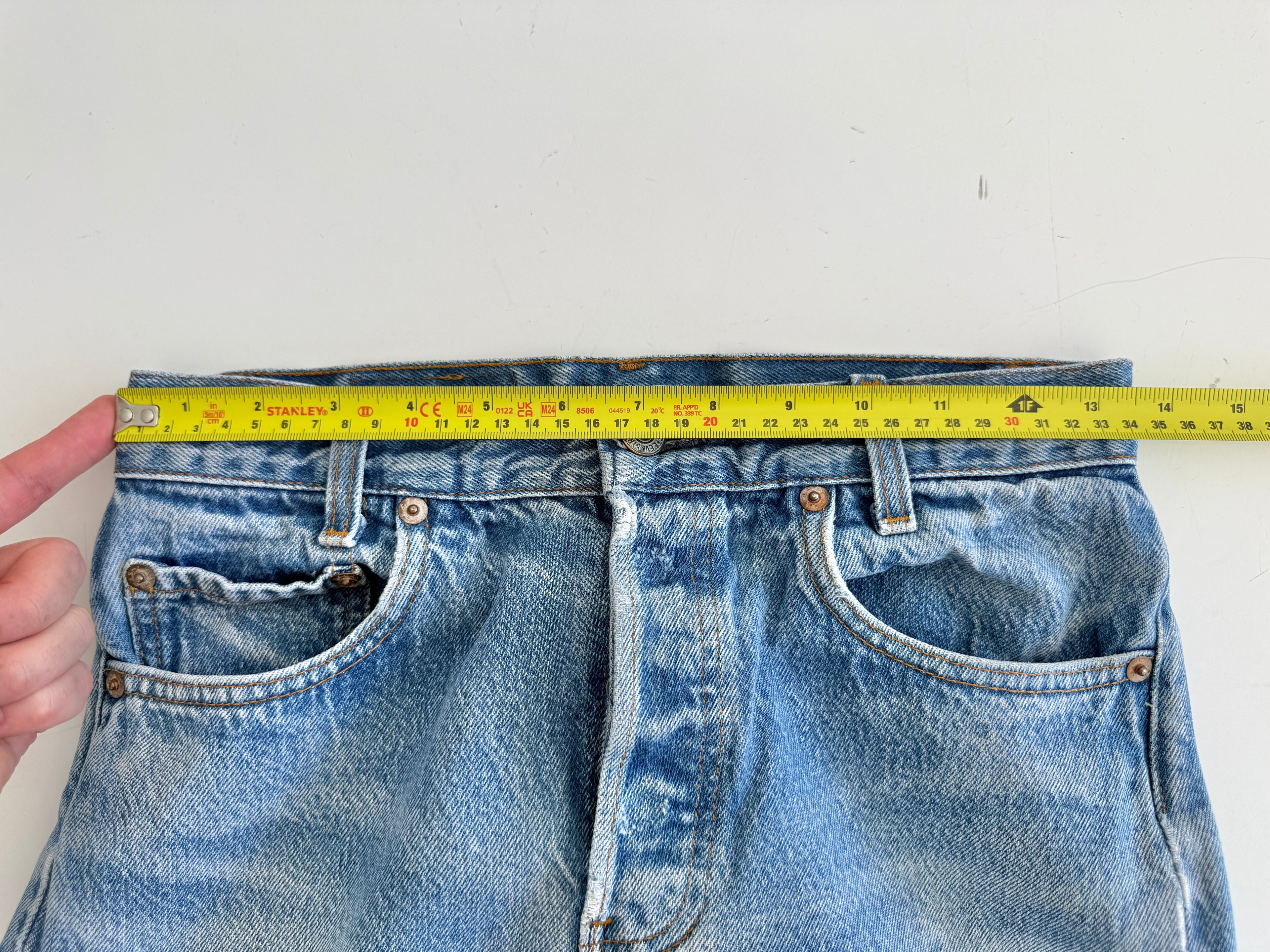 Distressed W26 L30 vintage Levis 701 0117 25/26” measured waist dark faded 80s 701 0117