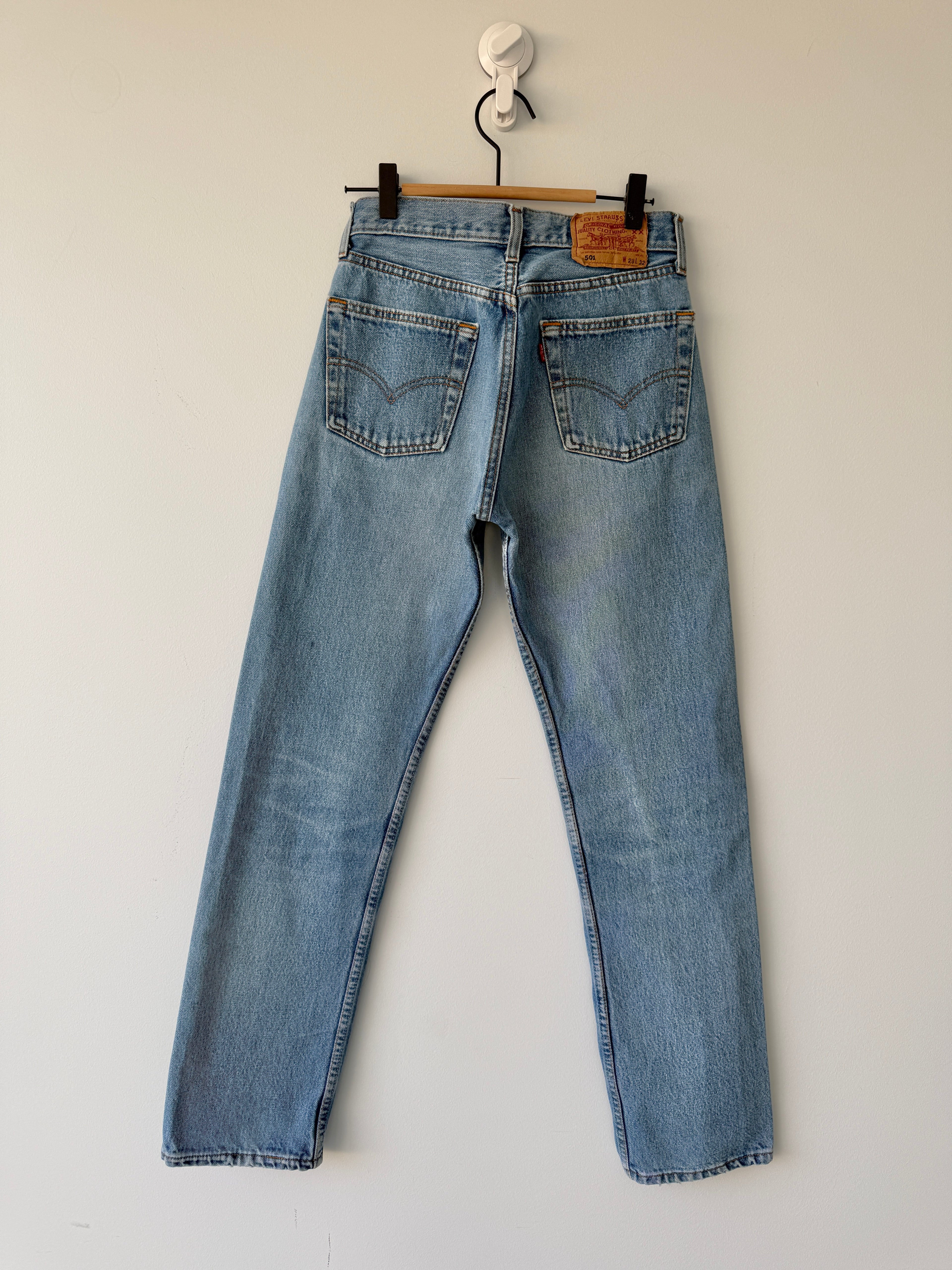 W26 L30 vintage Levis 501 25-26” measured medium blue 90s Levi’s 501s