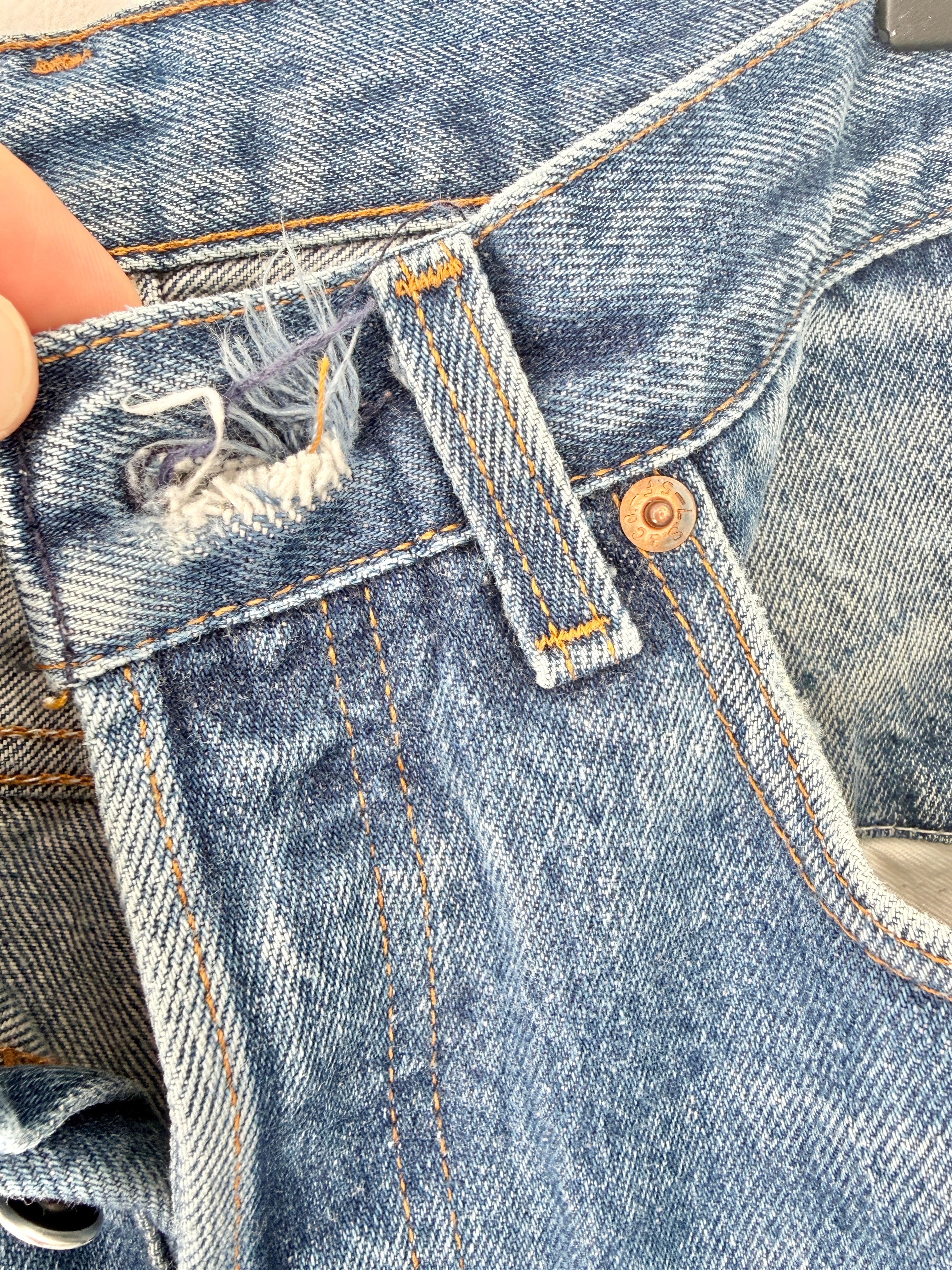 Soft W29 L30 vintage Levis 501s 28/29” measured dark fade whiskers blue denim Levi’s 501s 80s USA
