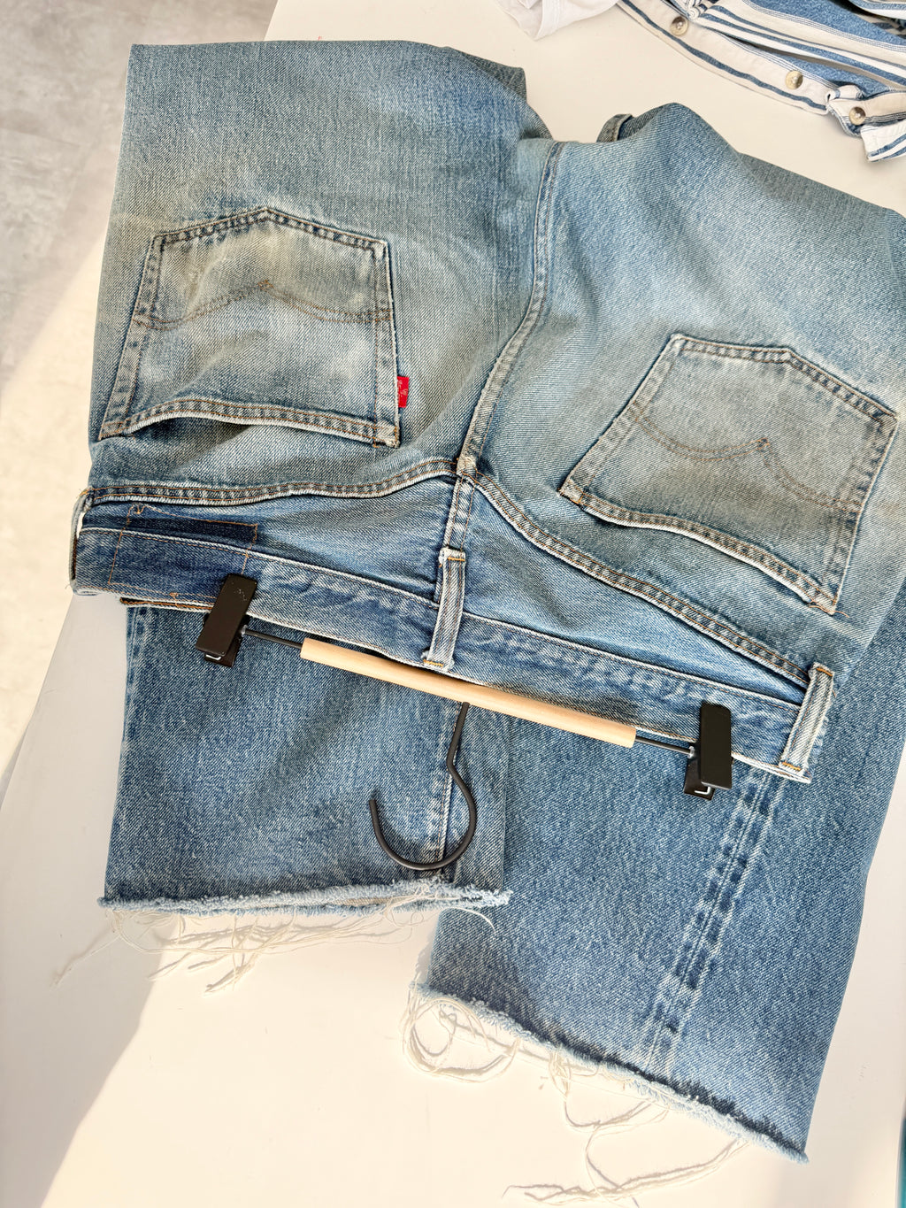 Selvedge soft W34 L28 vintage Levis 501xx 32/34” measured waist light faded blue USA 70s  501 selvedge