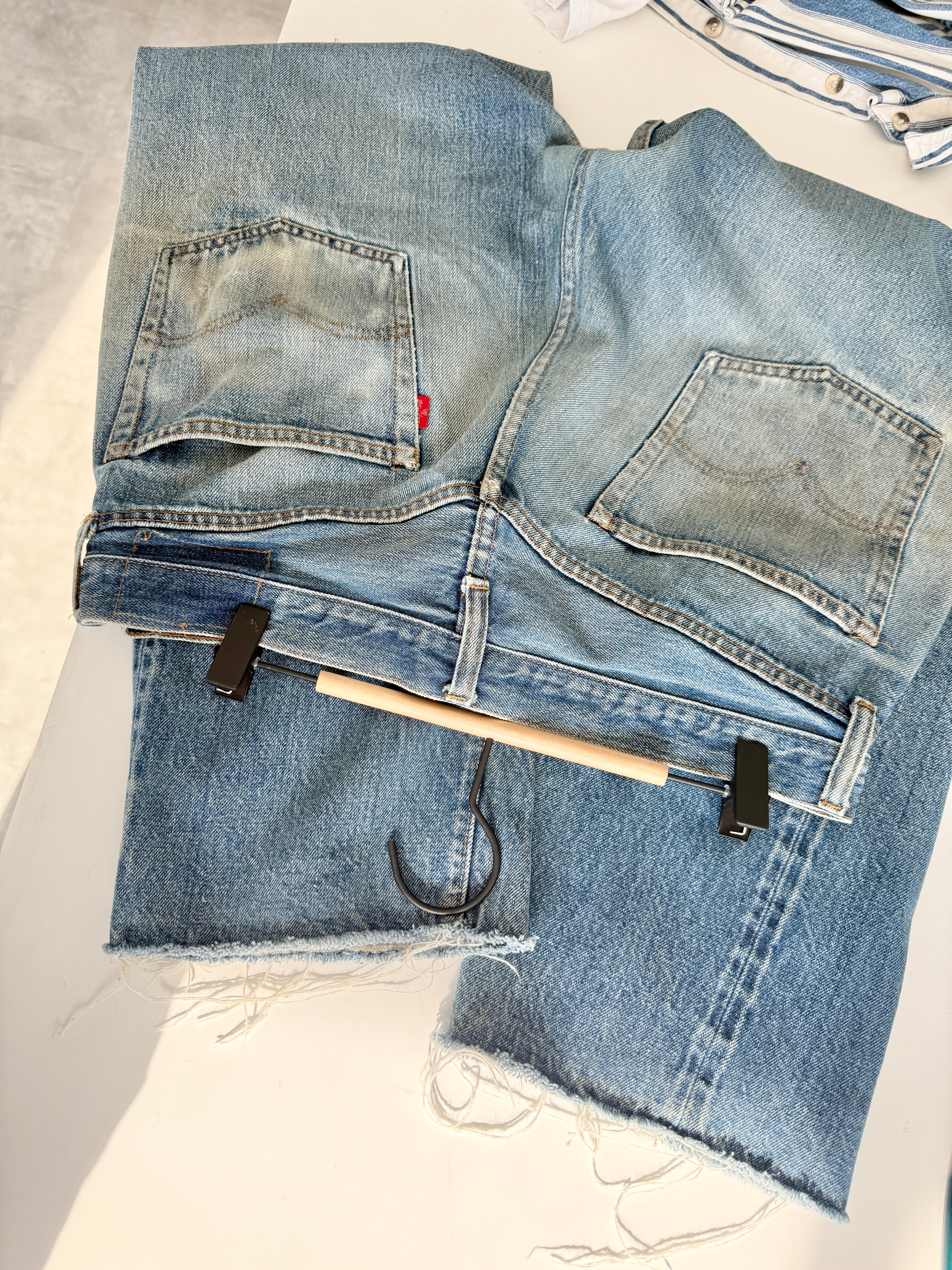 Selvedge soft W34 L28 vintage Levis 501xx 32/34” measured waist light faded blue USA 70s  501 selvedge