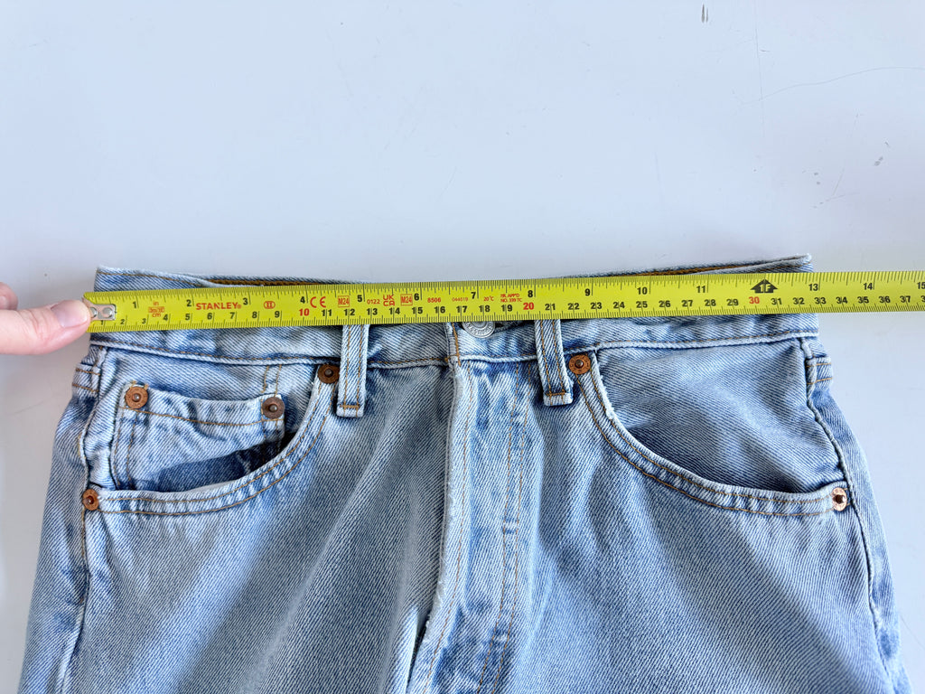 W25 L31 vintage Levis 501 24-25” measured light faded blue denim 90’s levi’s 501s
