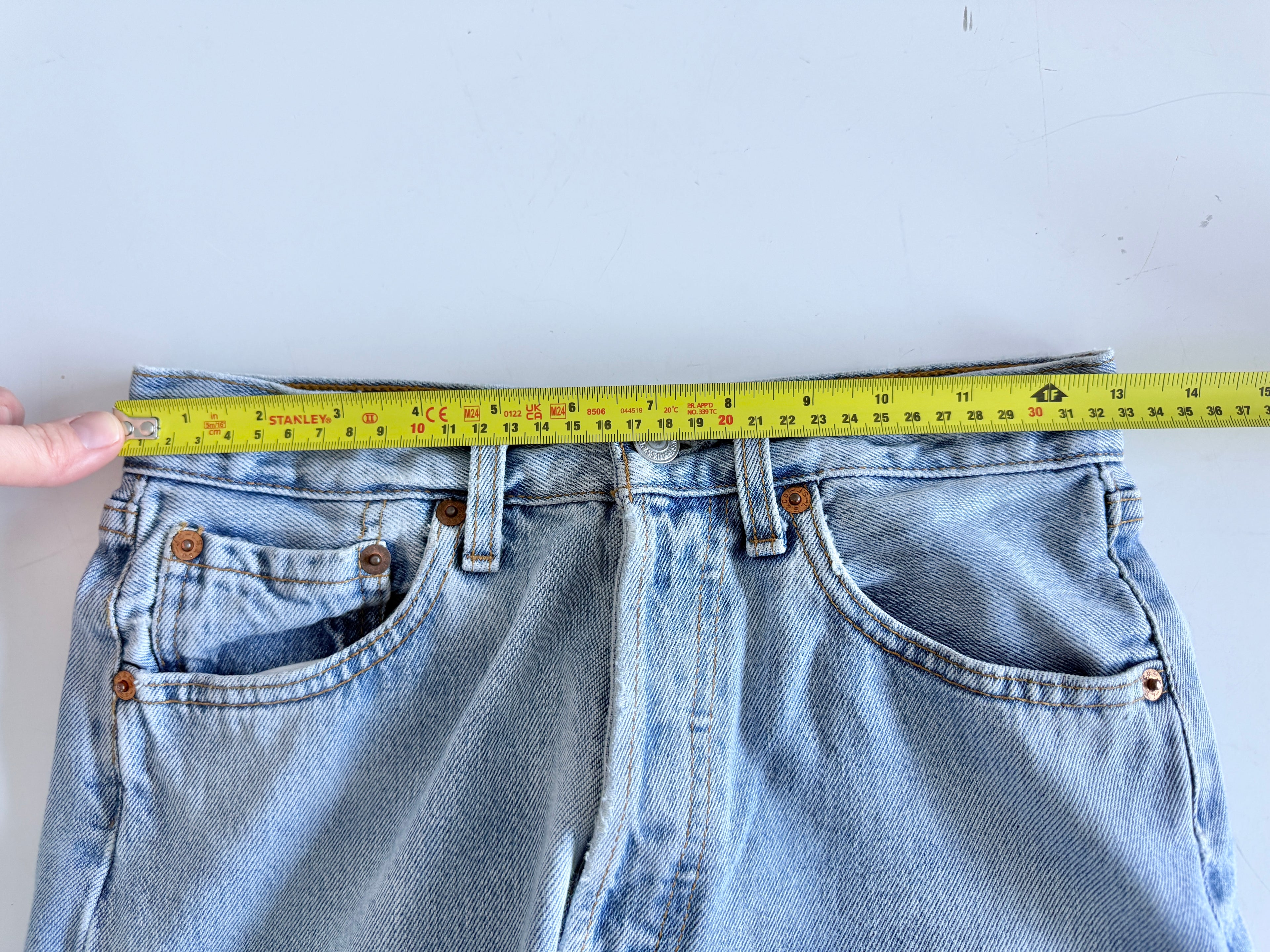 W25 L31 vintage Levis 501 24-25” measured light faded blue denim 90’s levi’s 501s
