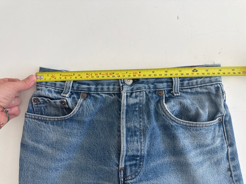 W27 L30 vintage Levis 701s 26/27” measured waist medium faded blue USA 80s 701s