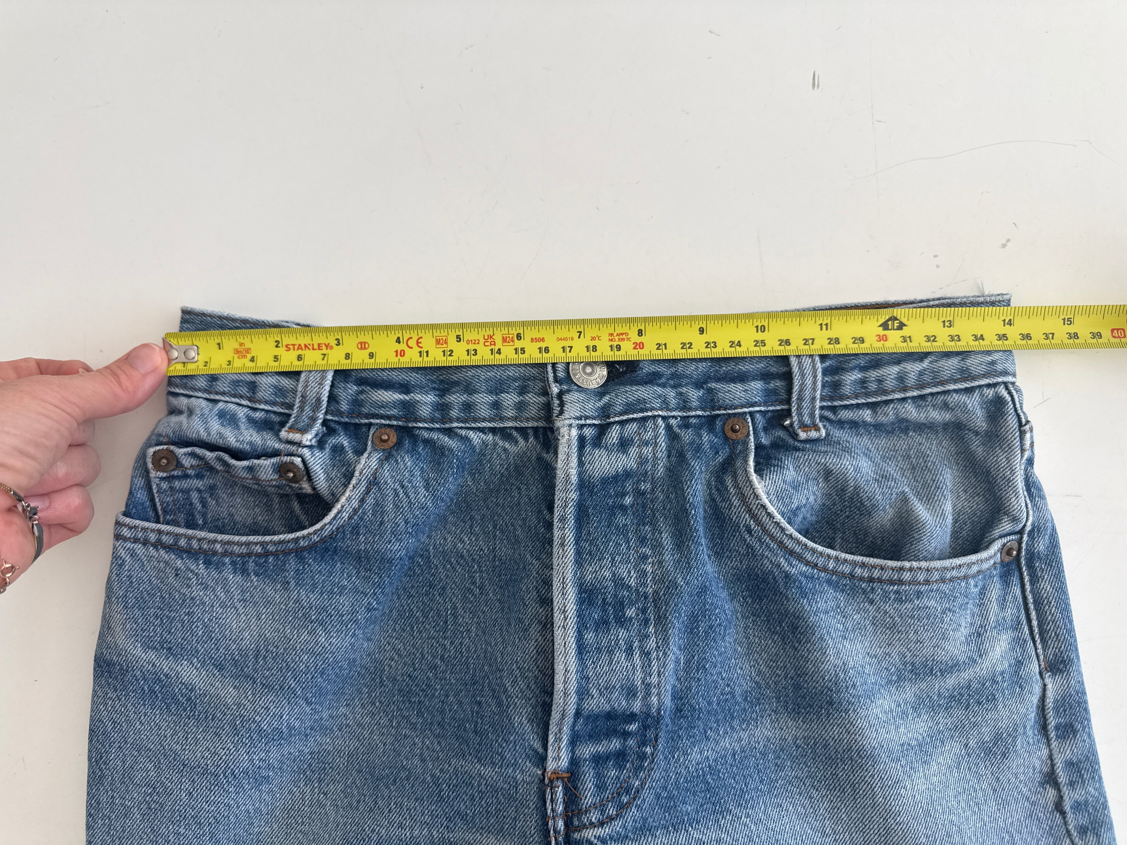 W27 L30 vintage Levis 701s 26/27” measured waist medium faded blue USA 80s 701s