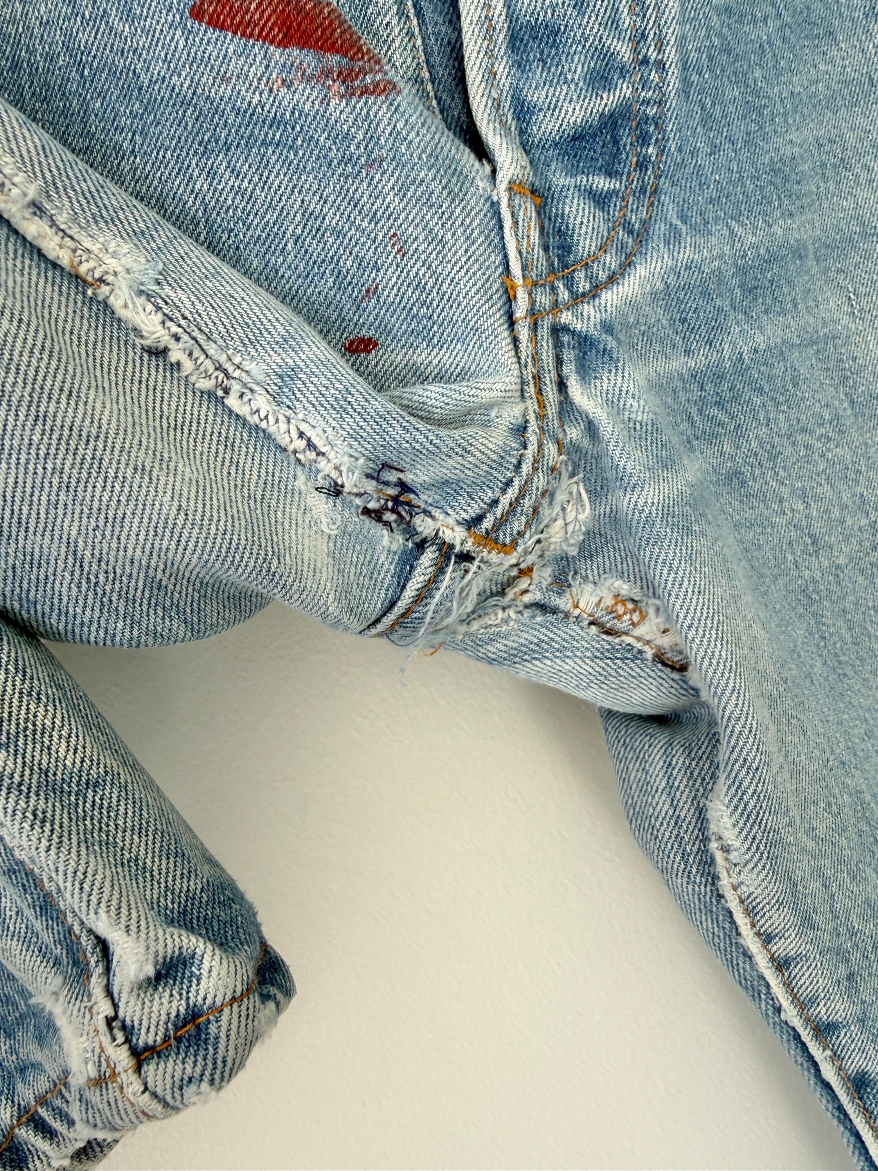 Selvedge W27 L30 vintage Levis 501 26-27”measured medium blue 80s USA 501 selvedge distressed & paint 501s