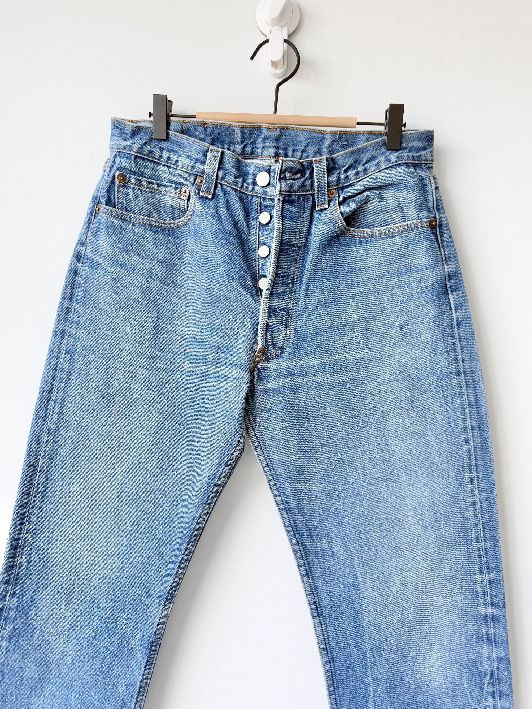 Levis 501s  vintage w30 L26 medium blue 501s made in USA 80s straight leg jeans 501 28”/30” waist