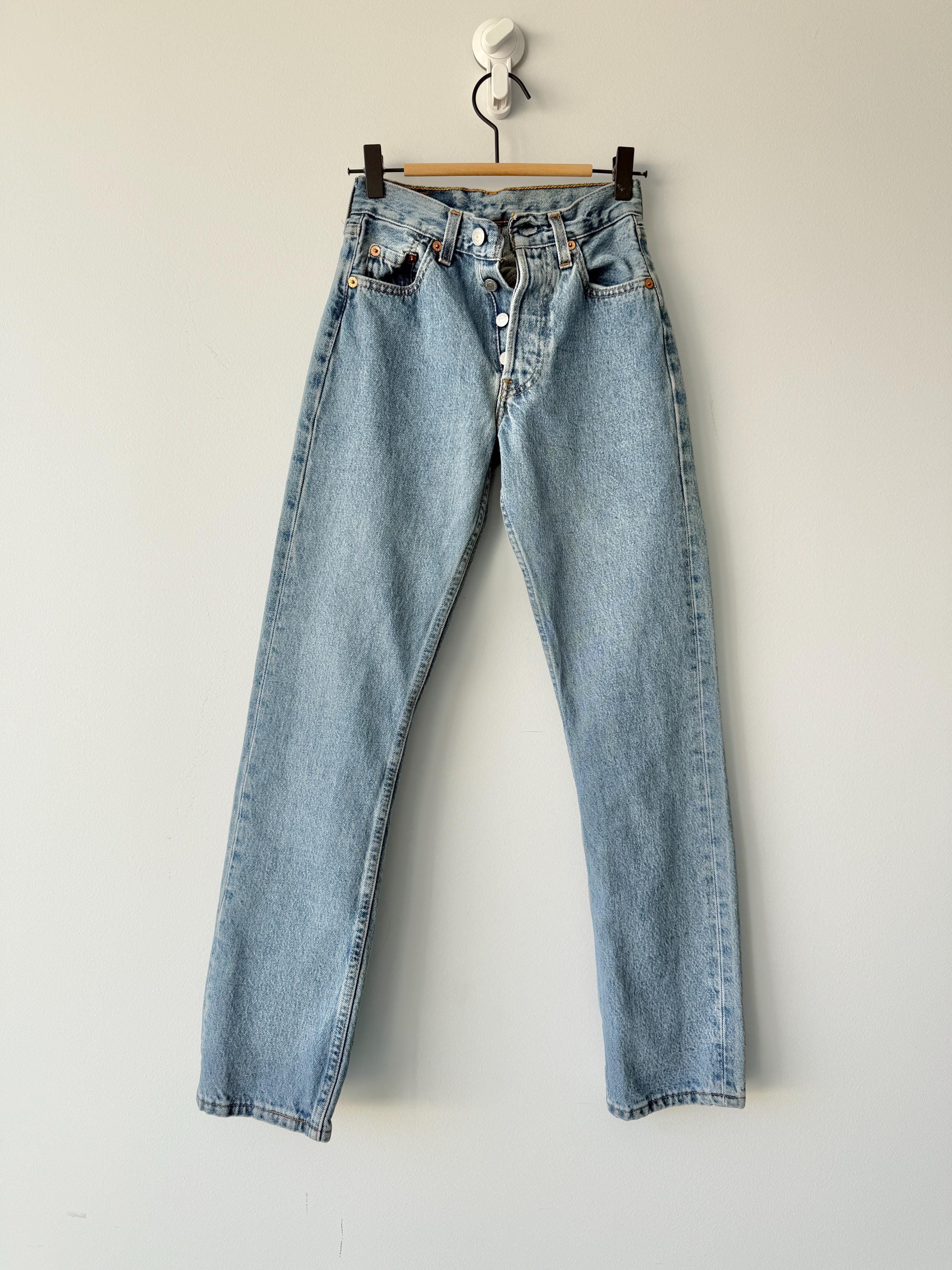 W22 L28 vintage Levis 501 20-22” measured waist medium faded denim made in 90s