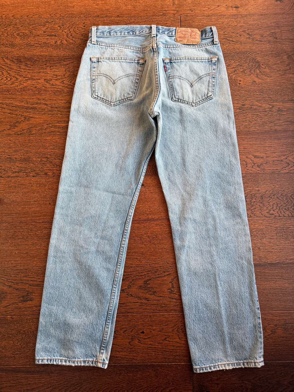 Soft W31 L29 vintage Levis 501s 31” measured medium light blue faded 90s 501s