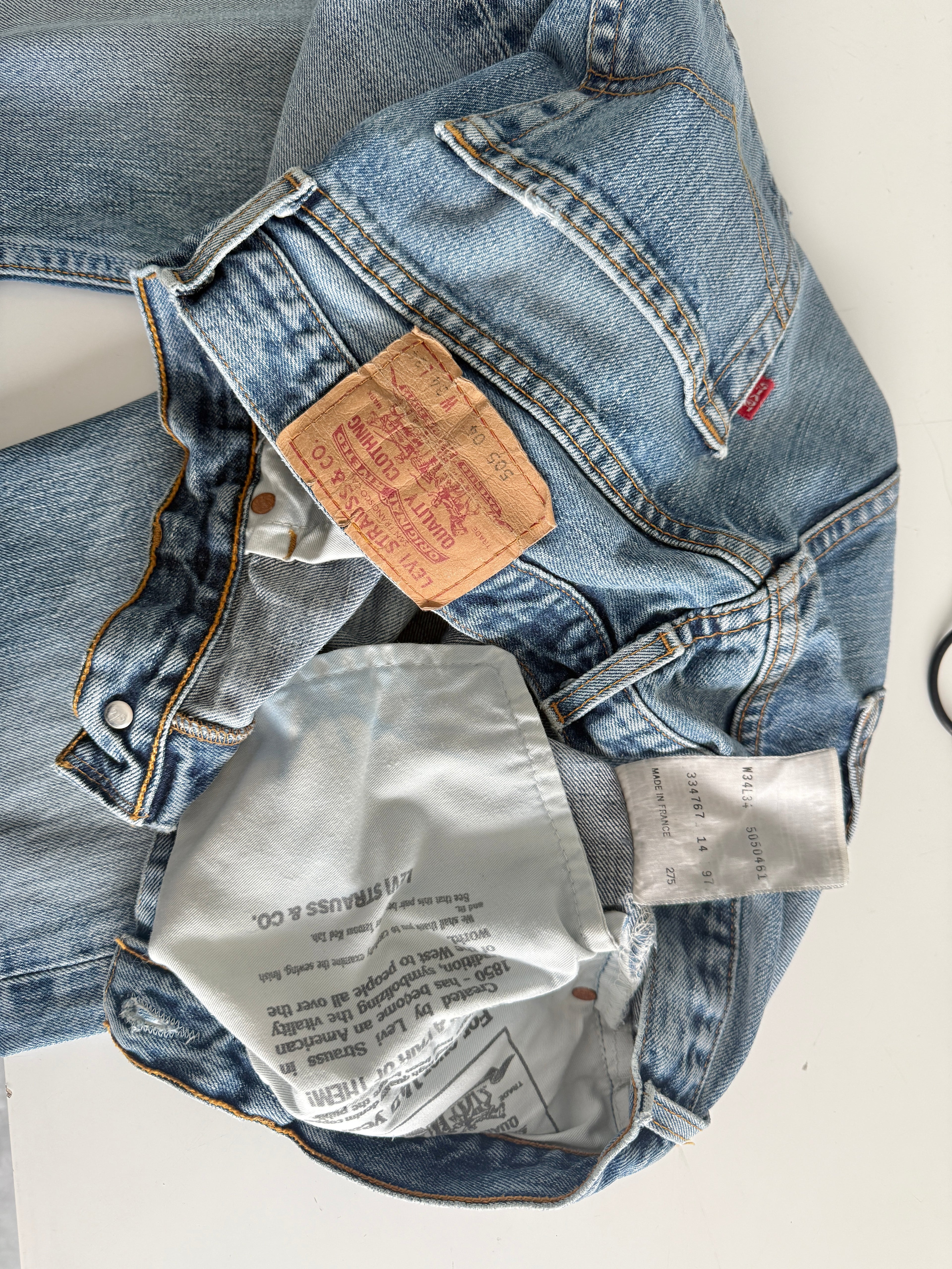 W32 L33 vintage Levis 505 31-32” measured medium faded blue 90s Levi’s 505s