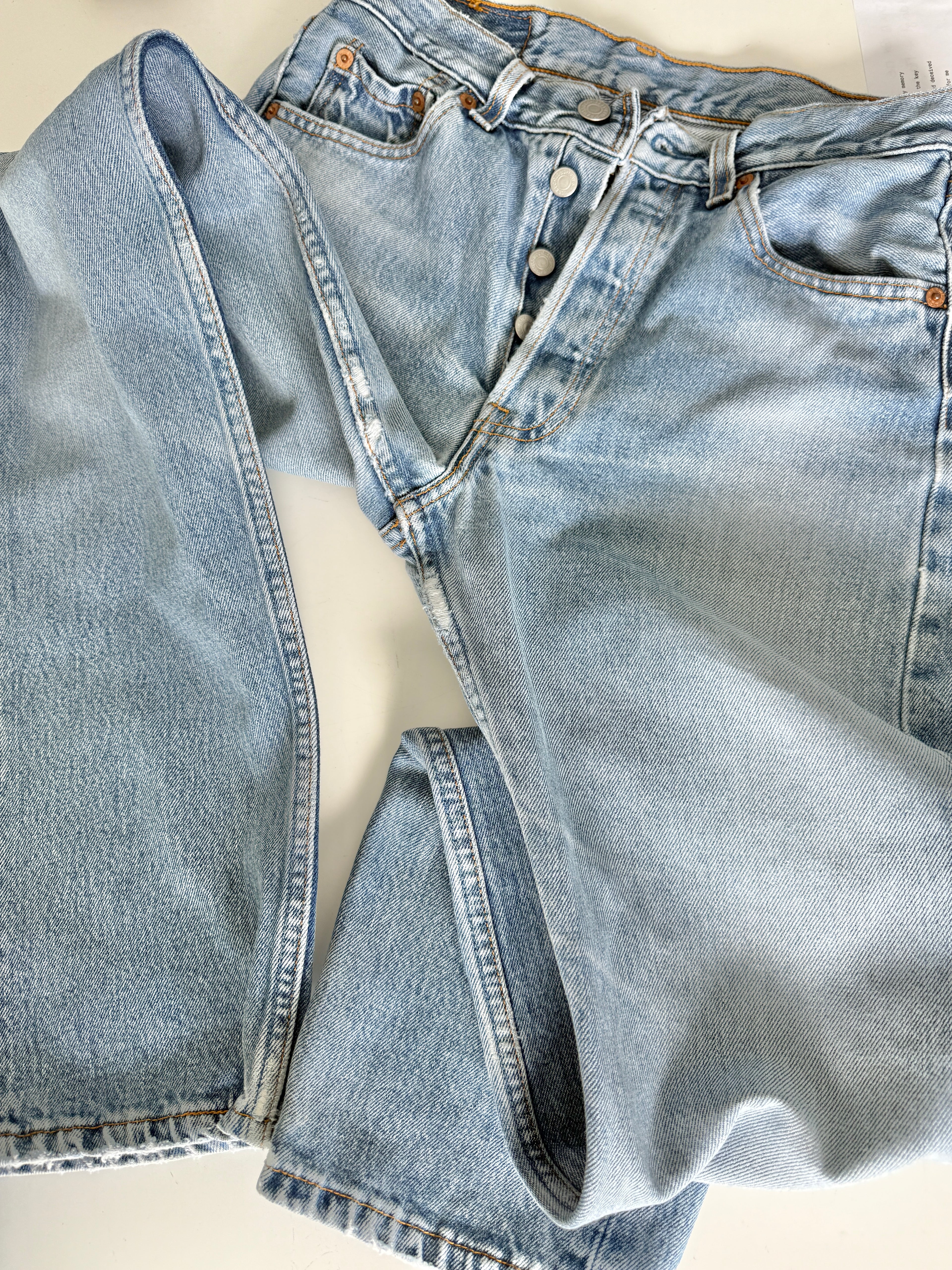 W26 L29 vintage Levis 501s 25/26” light medium blue denim Levi’s 501s 90s USA