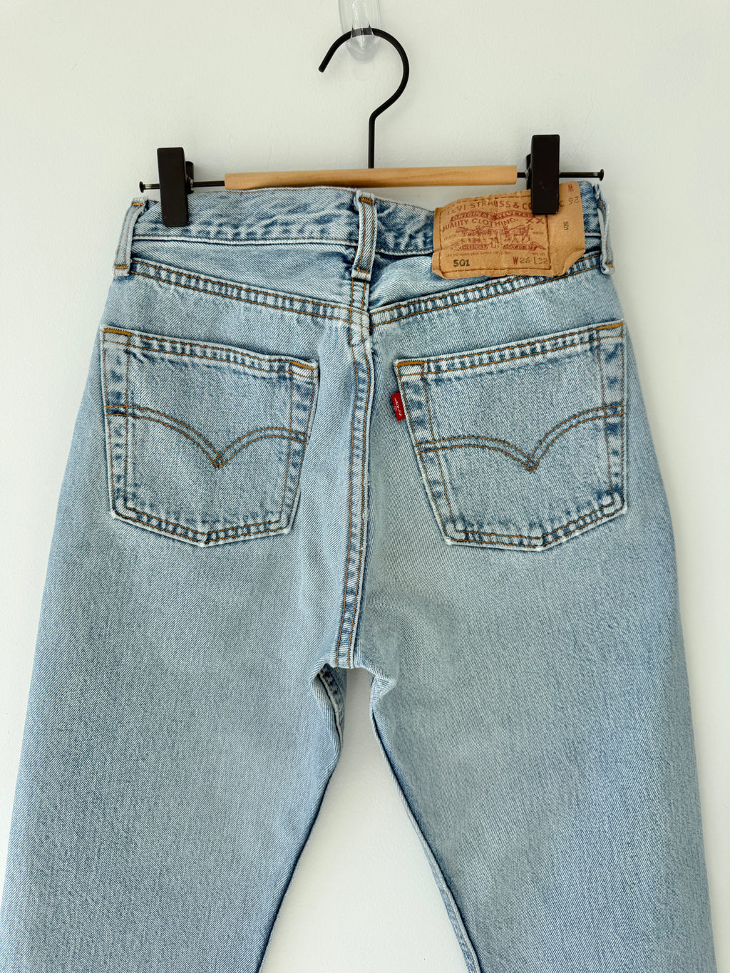 W25 L31 vintage Levis 501 24/25” measured waist light blue 90s 501s