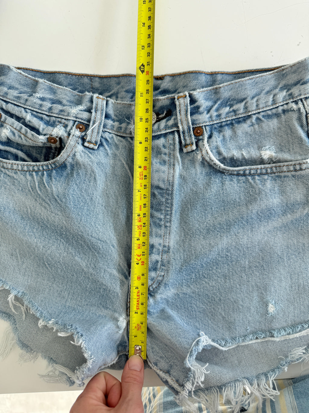 W27 Selvedge vintage Levis 501 26/27” measured waist light faded blue 70s 501s selvedge Levi’s made in USA