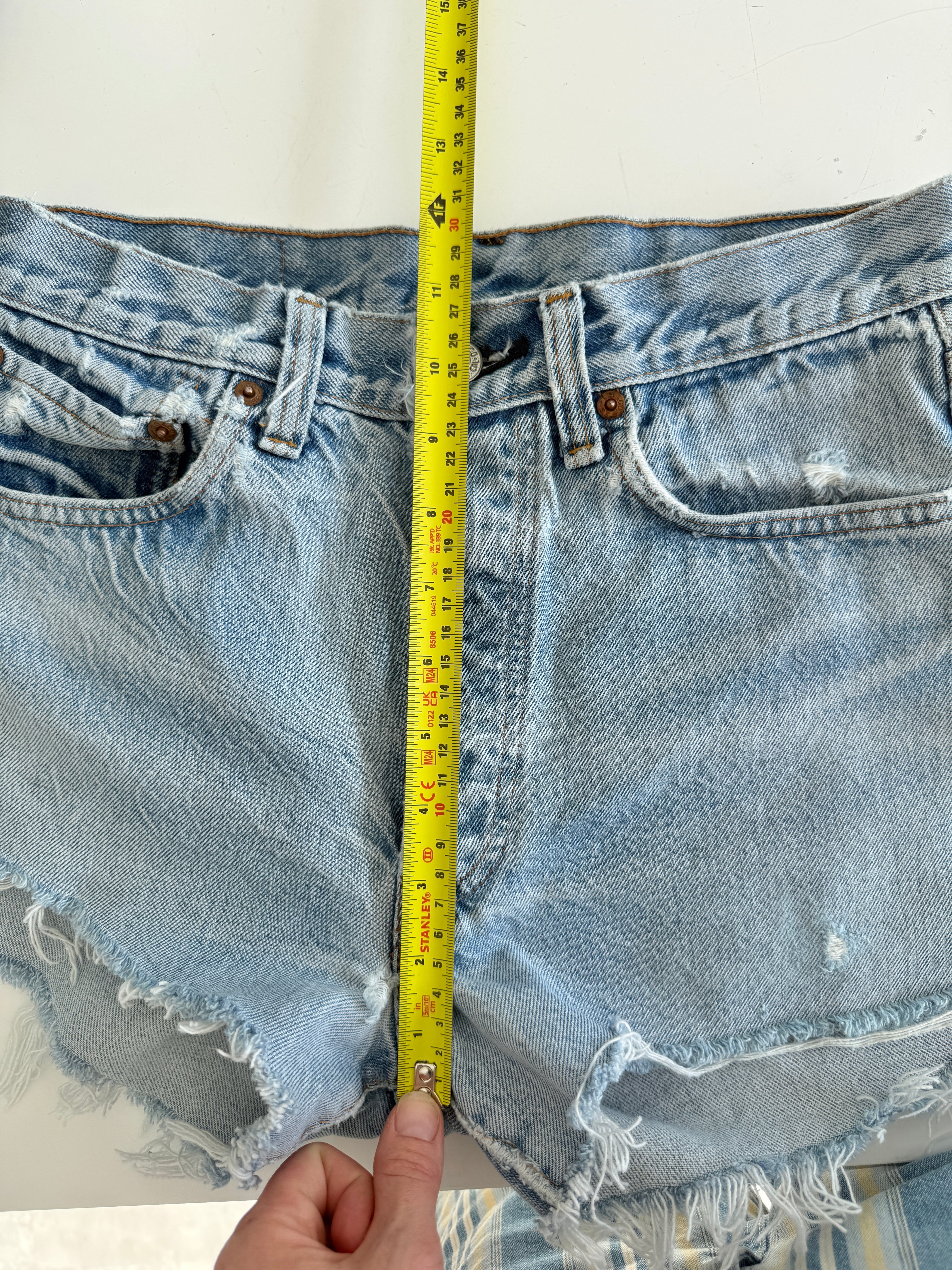 W27 Selvedge vintage Levis 501 26/27” measured waist light faded blue 70s 501s selvedge Levi’s made in USA