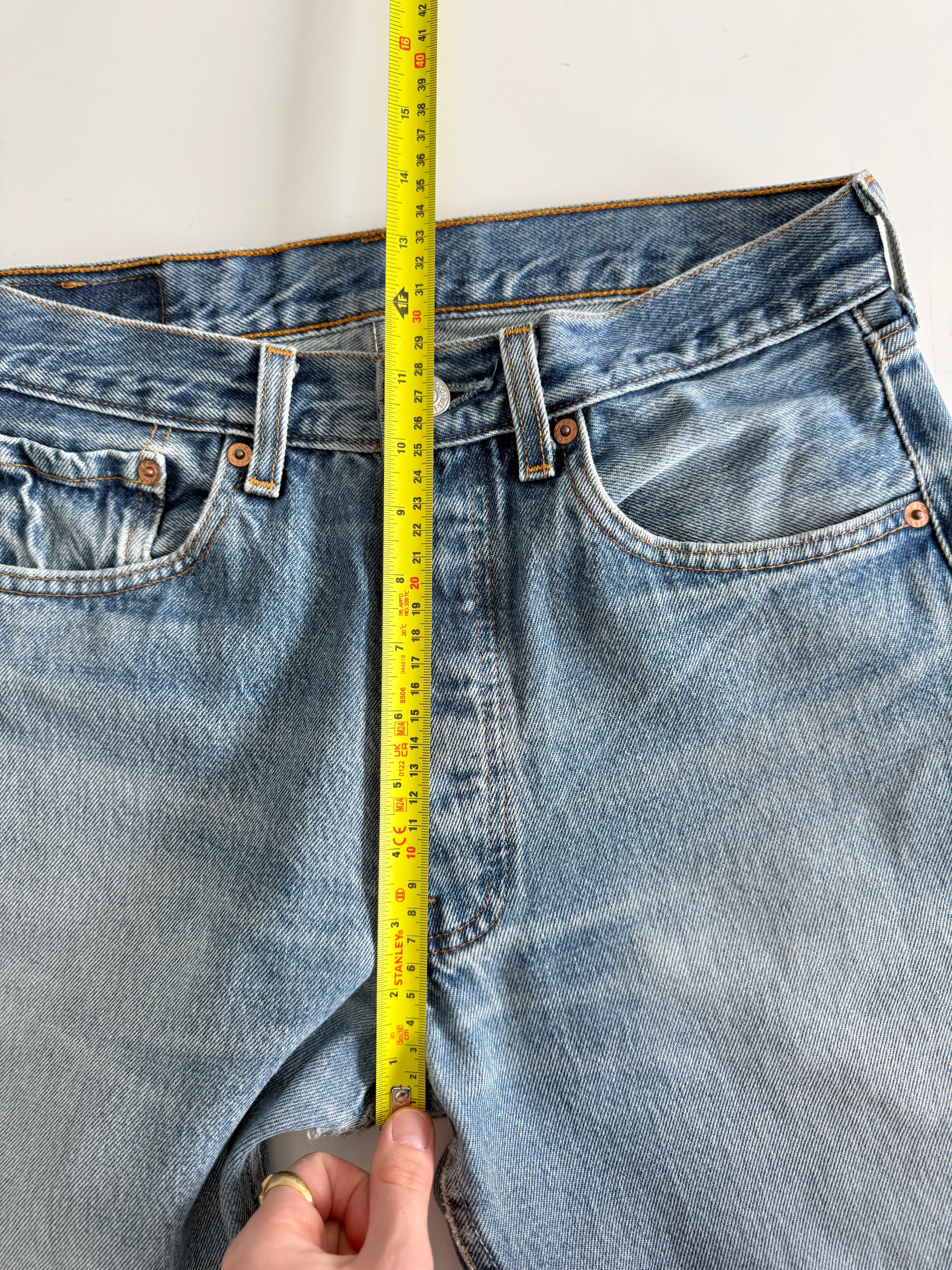 Soft W29 L34 vintage Levis 501 28/29” measured unique faded blue denim 90s USA Levi’s 501s