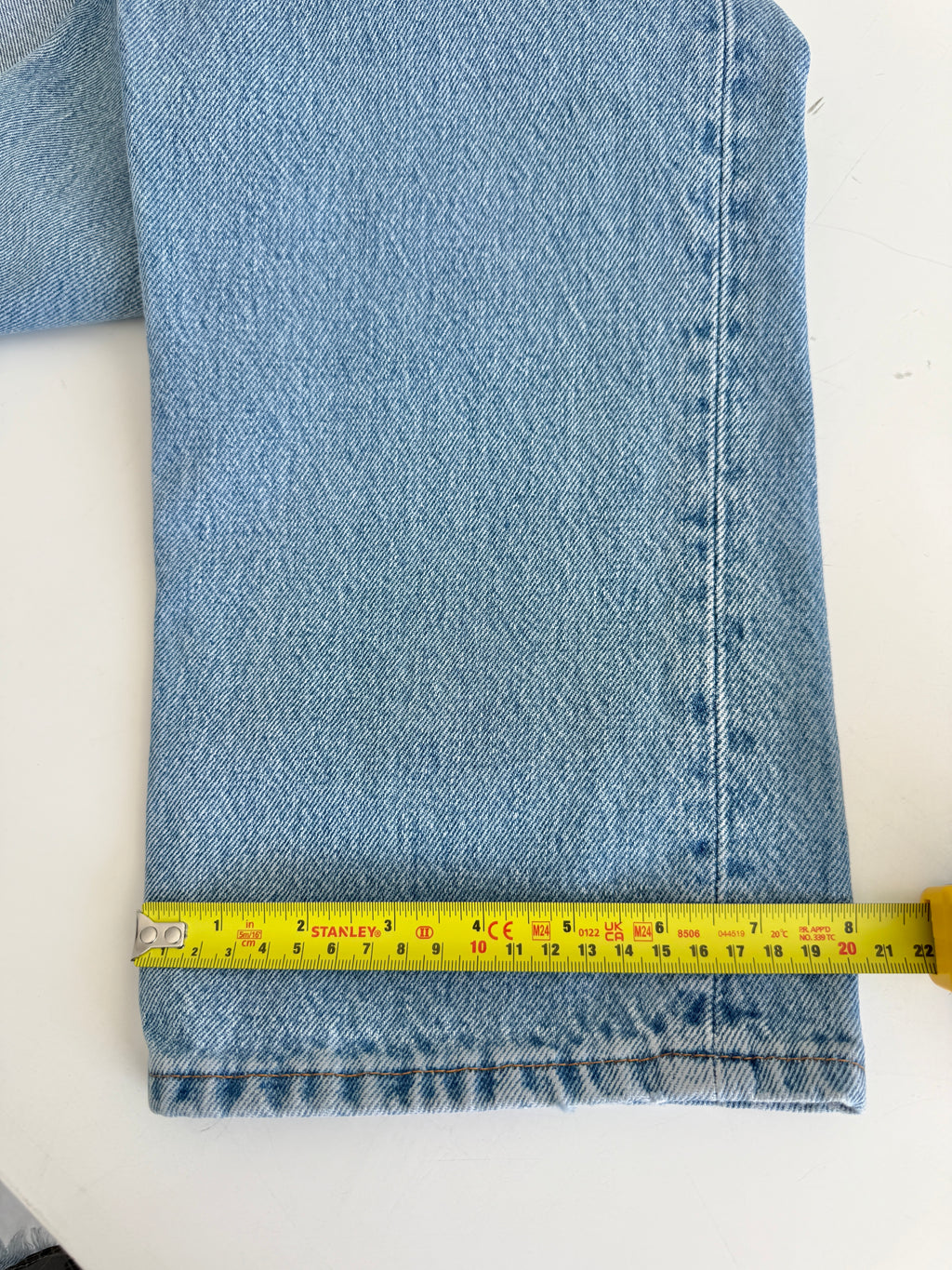 W33 L32 vintage Levis 501 32/33” measured waist medium blue 90s USA  501s