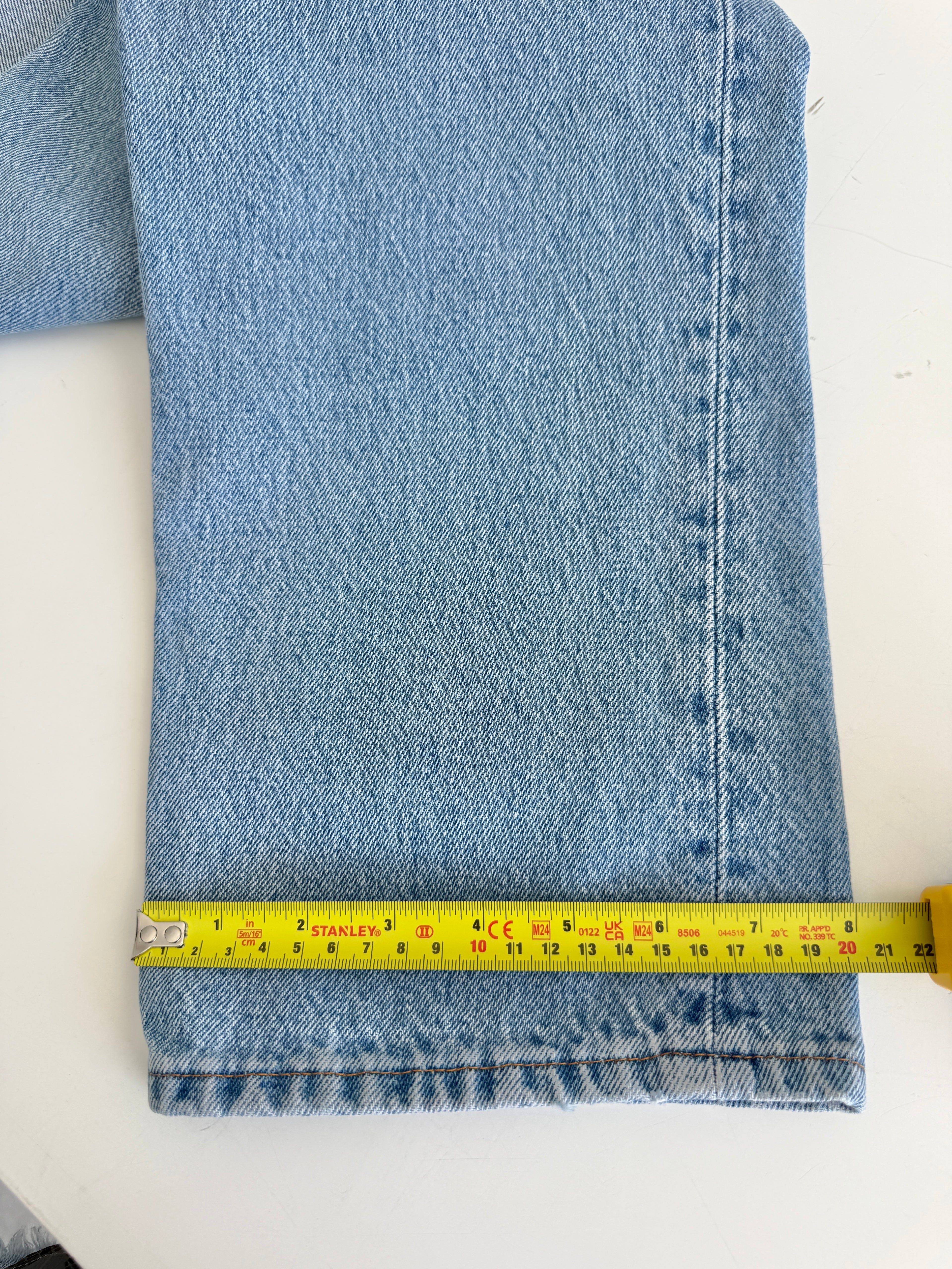 W33 L32 vintage Levis 501 32/33” measured waist medium blue 90s USA  501s