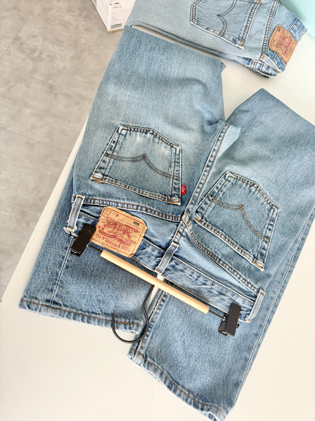 W25 L30 vintage Levis 501 24-25” medium blue 90s Levi’s 501s