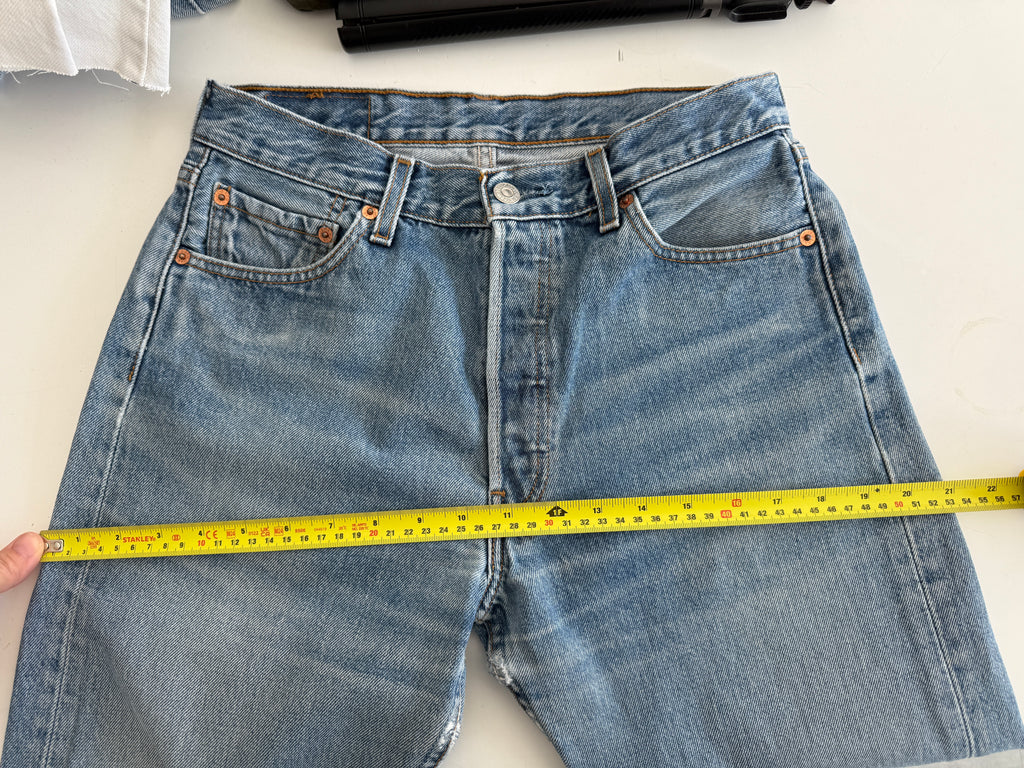 W28 L29 vintage Levis 501 27/28” measured whiskers medium blue Y2K 501s