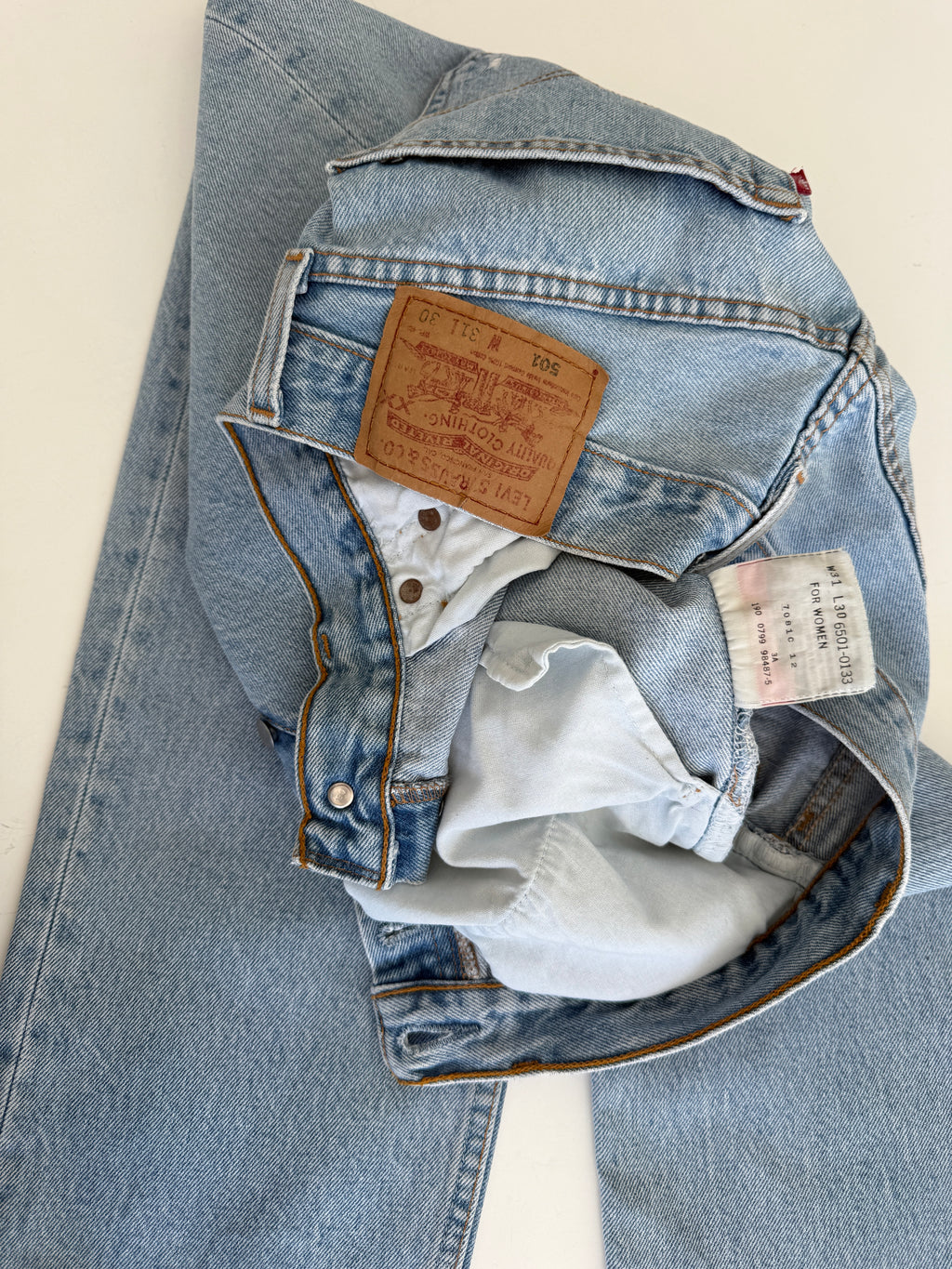 W29 L29 vintage Levis 501s 28/29” measured light blue fade denim 90s 501s