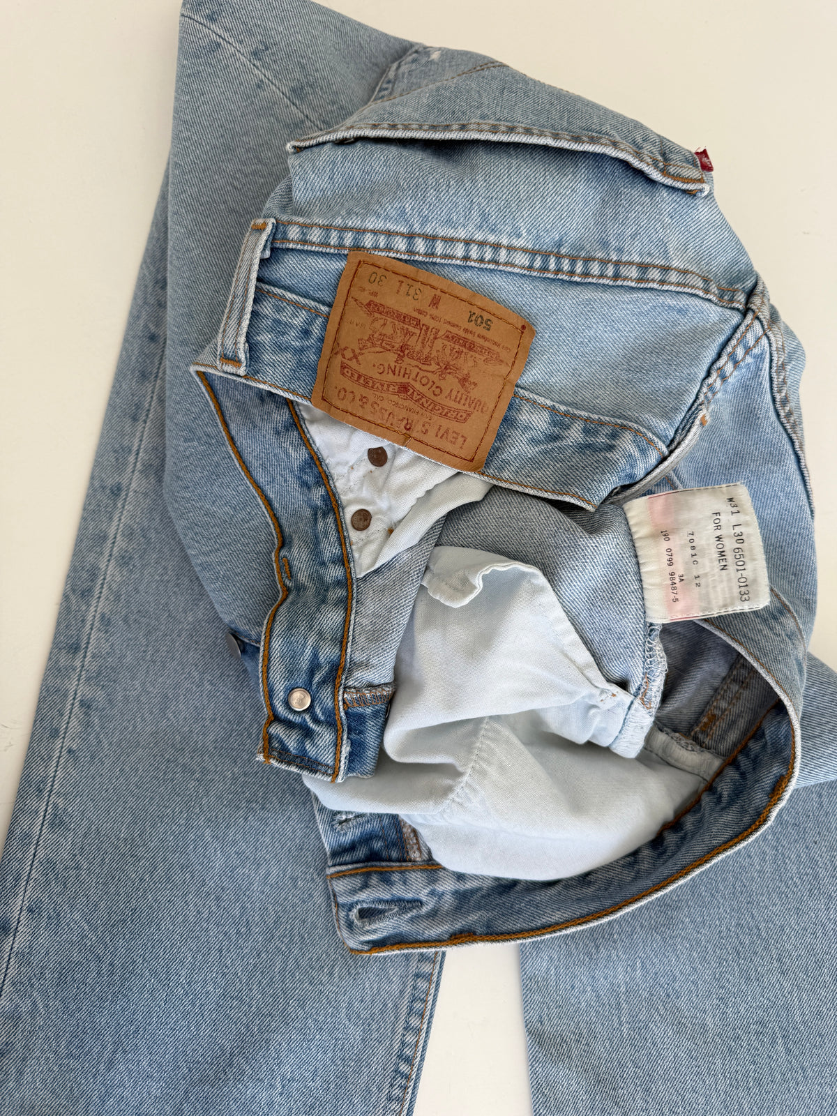 W29 L29 vintage Levis 501s 28/29” measured light blue fade denim 90s 501s