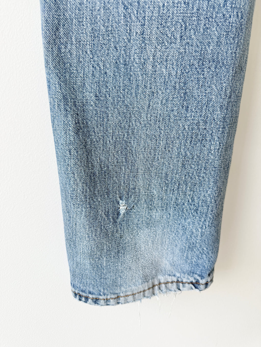 W32 L33 vintage Levis 505 31-32” measured medium faded blue 90s Levi’s 505s