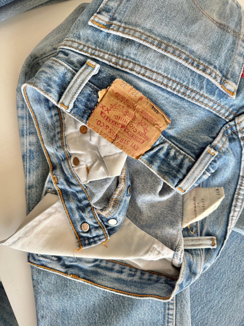 W30 L31 vintage Levis 501 29-30” measured dark whiskers faded blue 90s USA Levi’s 501s