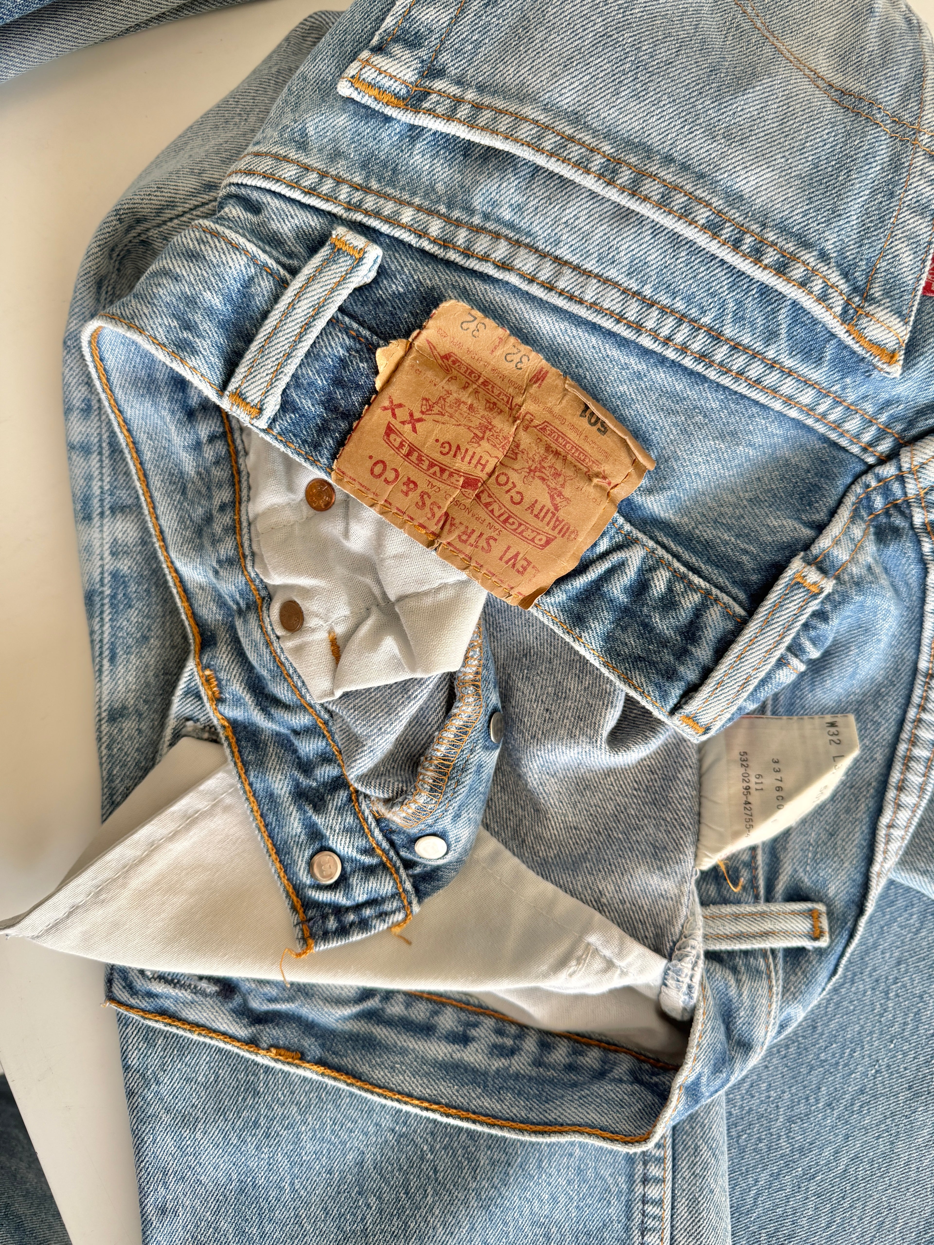 W30 L31 vintage Levis 501 29-30” measured dark whiskers faded blue 90s USA Levi’s 501s