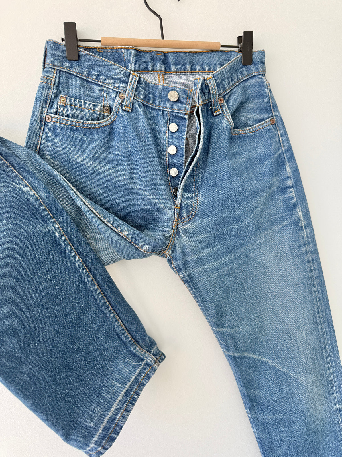 W28 L33 vintage Levis 501s 27/28” measured dark fade blue 501s 90s USA