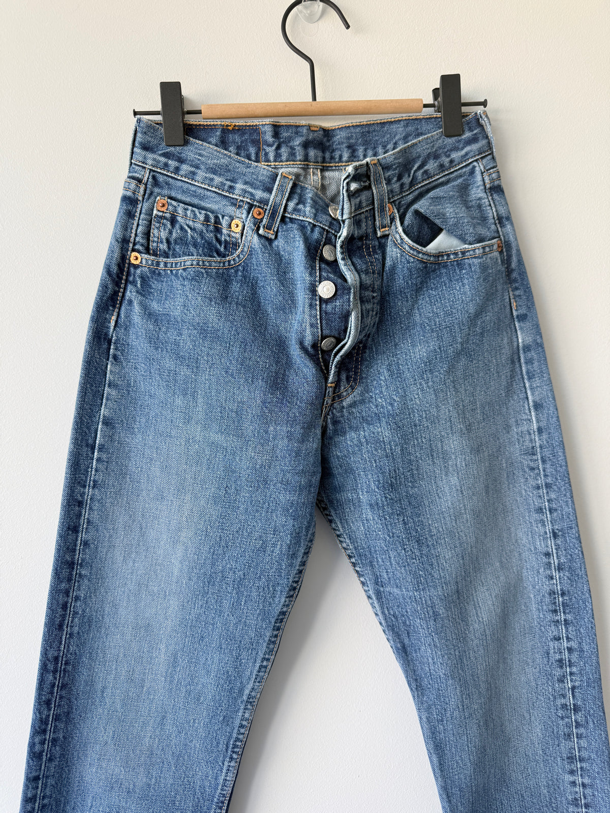 W24 L31 vintage Levis 501 23/24” measured waist dark faded blue 90s 501s