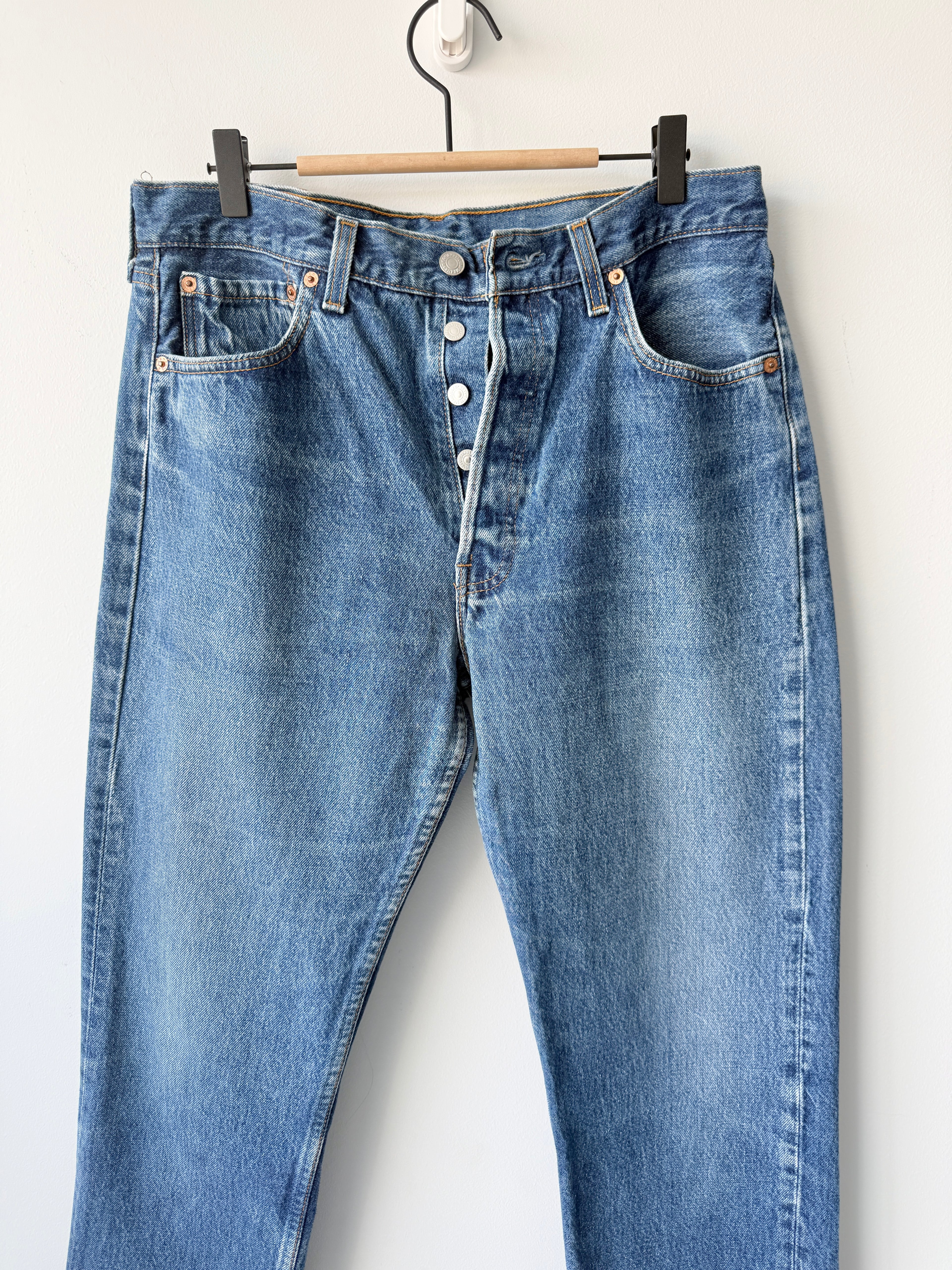 W31 L31 vintage Levis 501 30-31”measured dark faded blue 90s USA 501s