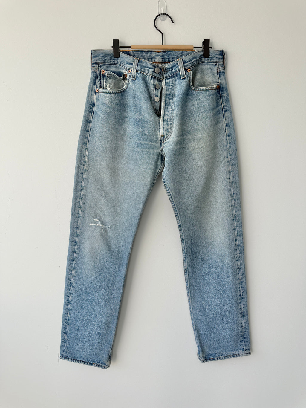 W31 L31 vintage Levis 501 medium light blue 30/31” measured waist 501s 90s USA