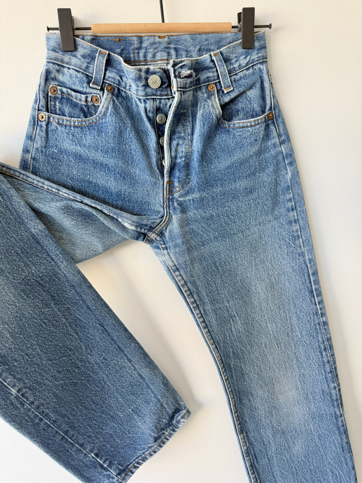 W23 L31 vintage Levis 701s 22/23” measured dark faded 701 80s USA