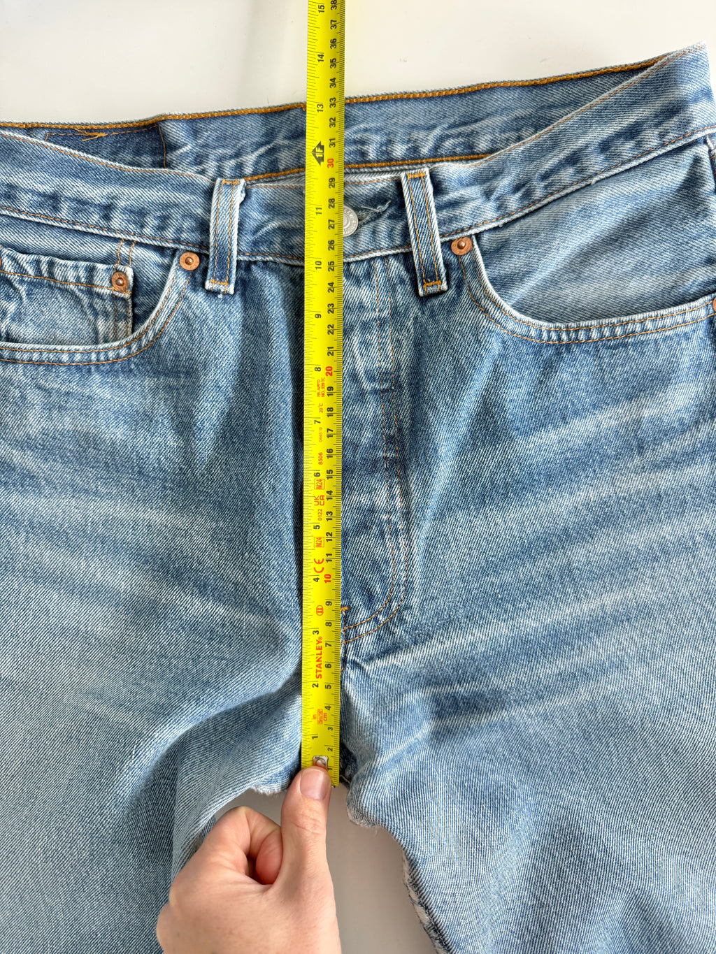 W29 L27 vintage Levis 501s 28/29” medium blue whiskers fade denim Levi’s 501s 90s USA
