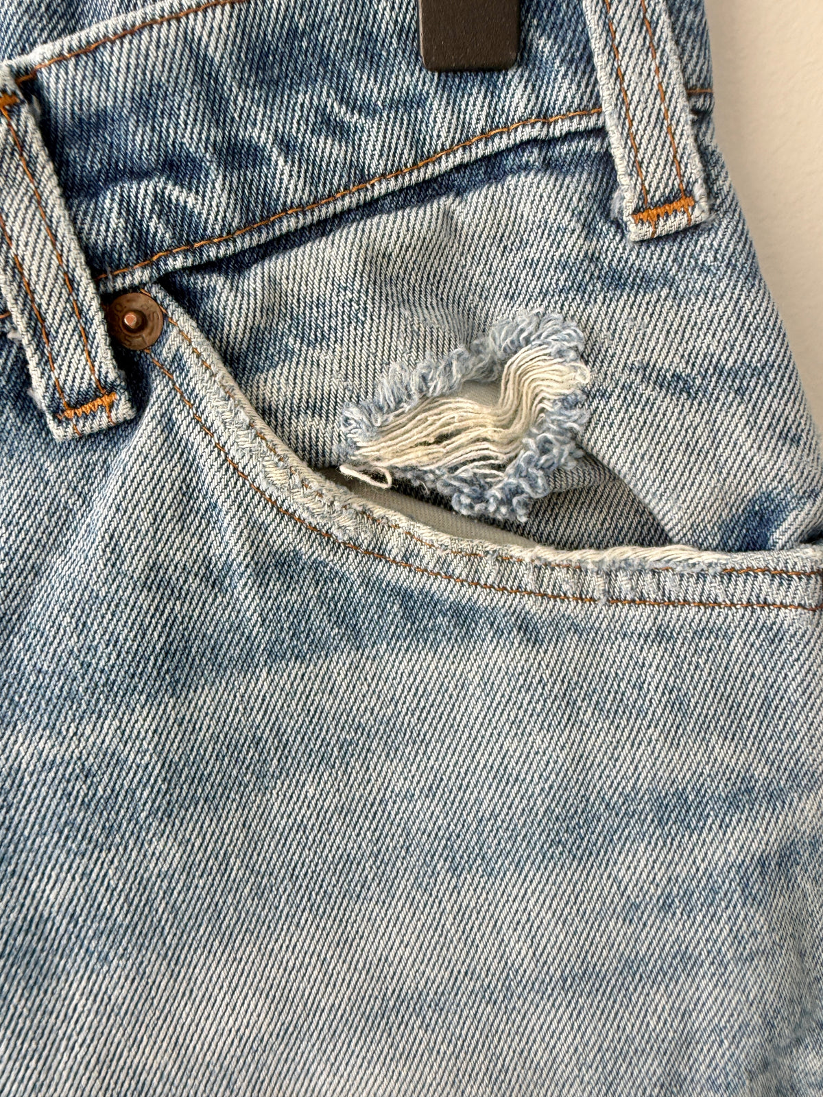 W28 L27 vintage Levis orange tag light blue faded 28” measured waist 501s 80s