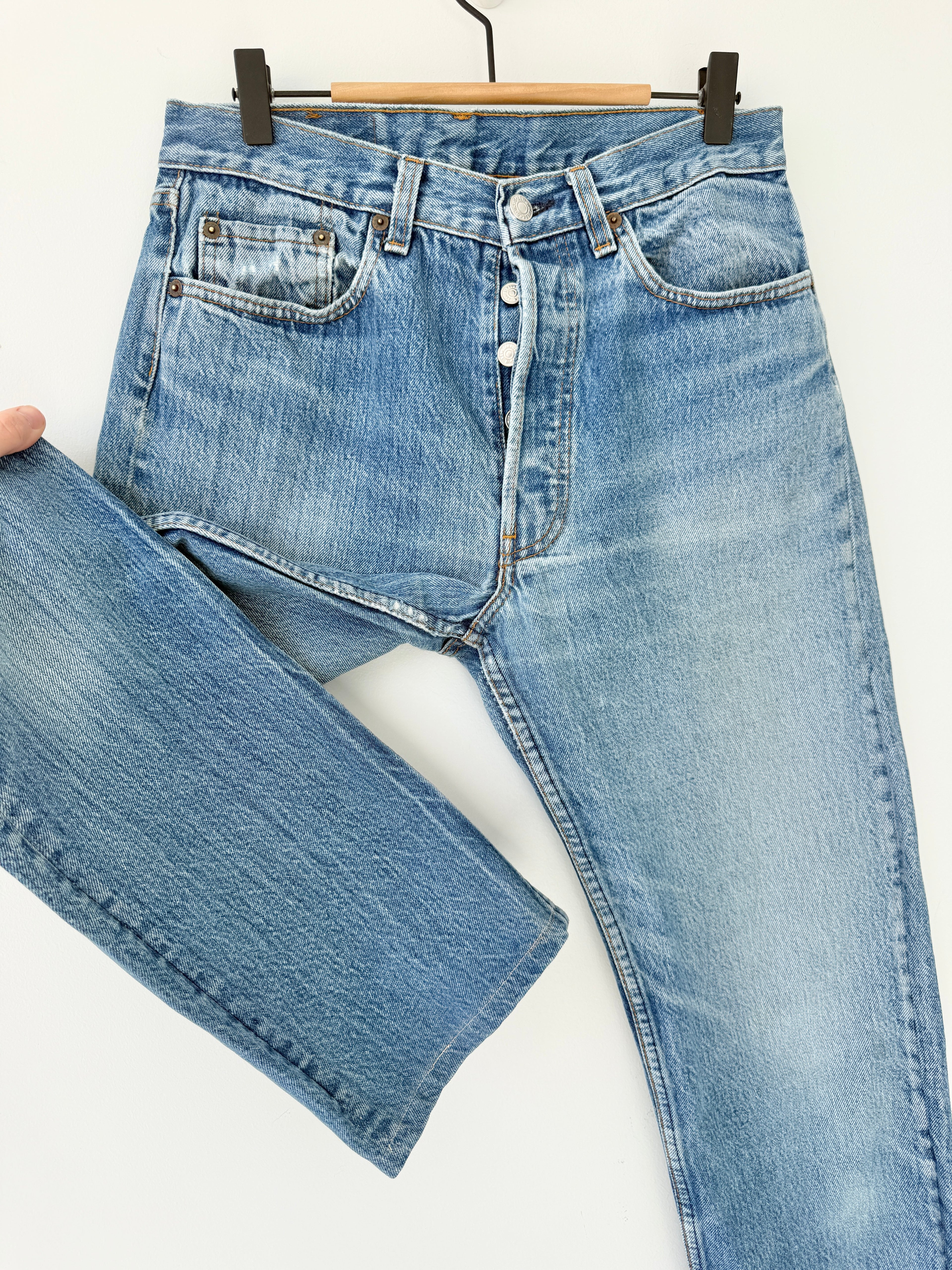 W29 L31 vintage Levis 501 29” measured medium faded blue denim Levi’s 501s USA