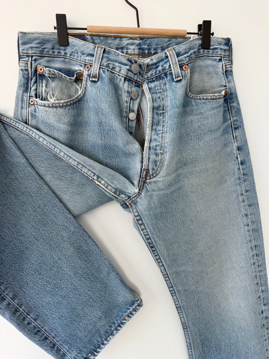 W31 L31 vintage Levis 501 medium light blue 30/31” measured waist 501s 90s USA